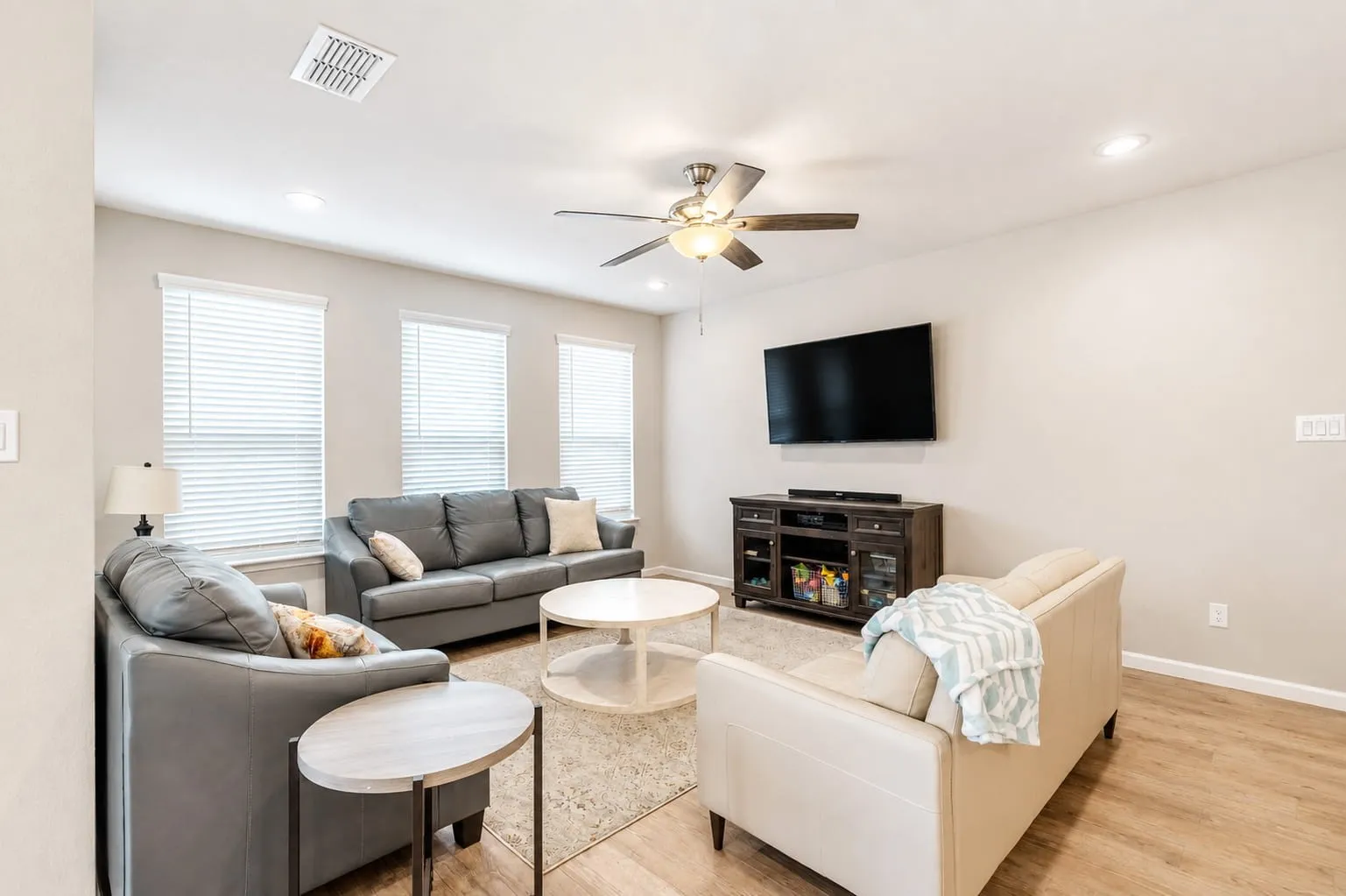 Single Family Residence For Sale in Tarrant County , 1813 Bellatrix Drive, Haslet, Texas 76052, 4 Bedroom, 4 Bathroom, 3 Garage spaces, 3,146 Sqft, built in 2022, mls#21351322, Real Estate Agent in Haslet, Homes For Sale in Tarrant county, Homes For Sale in Haslet, Realtor in Haslet Texas, Real Estate Brokerage Independent Realty Texas, Luminita Cordes Realtor