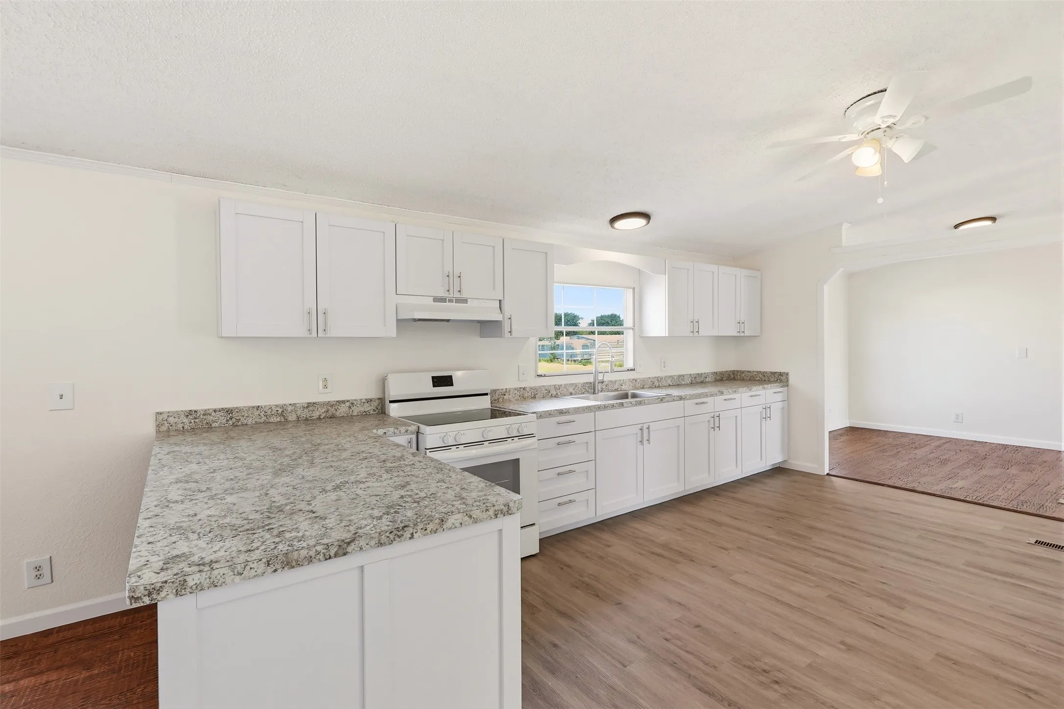Manufactured Home For Sale in Kaufman County , 9606 Diamond Avenue, Kaufman, Texas 75142, 4 Bedroom, 3 Bathroom, 4 Garage spaces, 2,128 Sqft, built in 1999, mls#21351252, Real Estate Agent in Kaufman, Homes For Sale in Kaufman county, Homes For Sale in Kaufman, Realtor in Kaufman Texas, Real Estate Brokerage Independent Realty Texas, Luminita Cordes Realtor