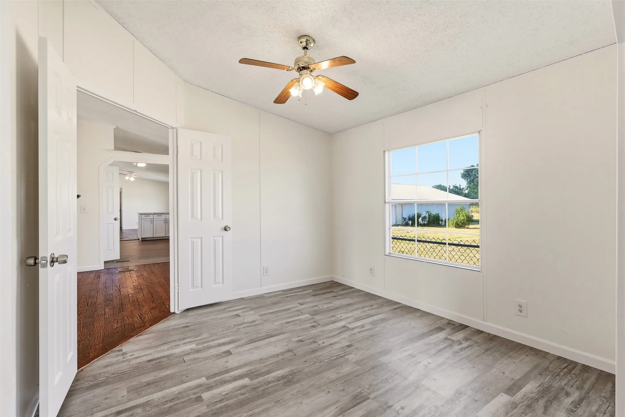 Manufactured Home For Sale in Kaufman County , 9606 Diamond Avenue, Kaufman, Texas 75142, 4 Bedroom, 3 Bathroom, 4 Garage spaces, 2,128 Sqft, built in 1999, mls#21351252, Real Estate Agent in Kaufman, Homes For Sale in Kaufman county, Homes For Sale in Kaufman, Realtor in Kaufman Texas, Real Estate Brokerage Independent Realty Texas, Luminita Cordes Realtor