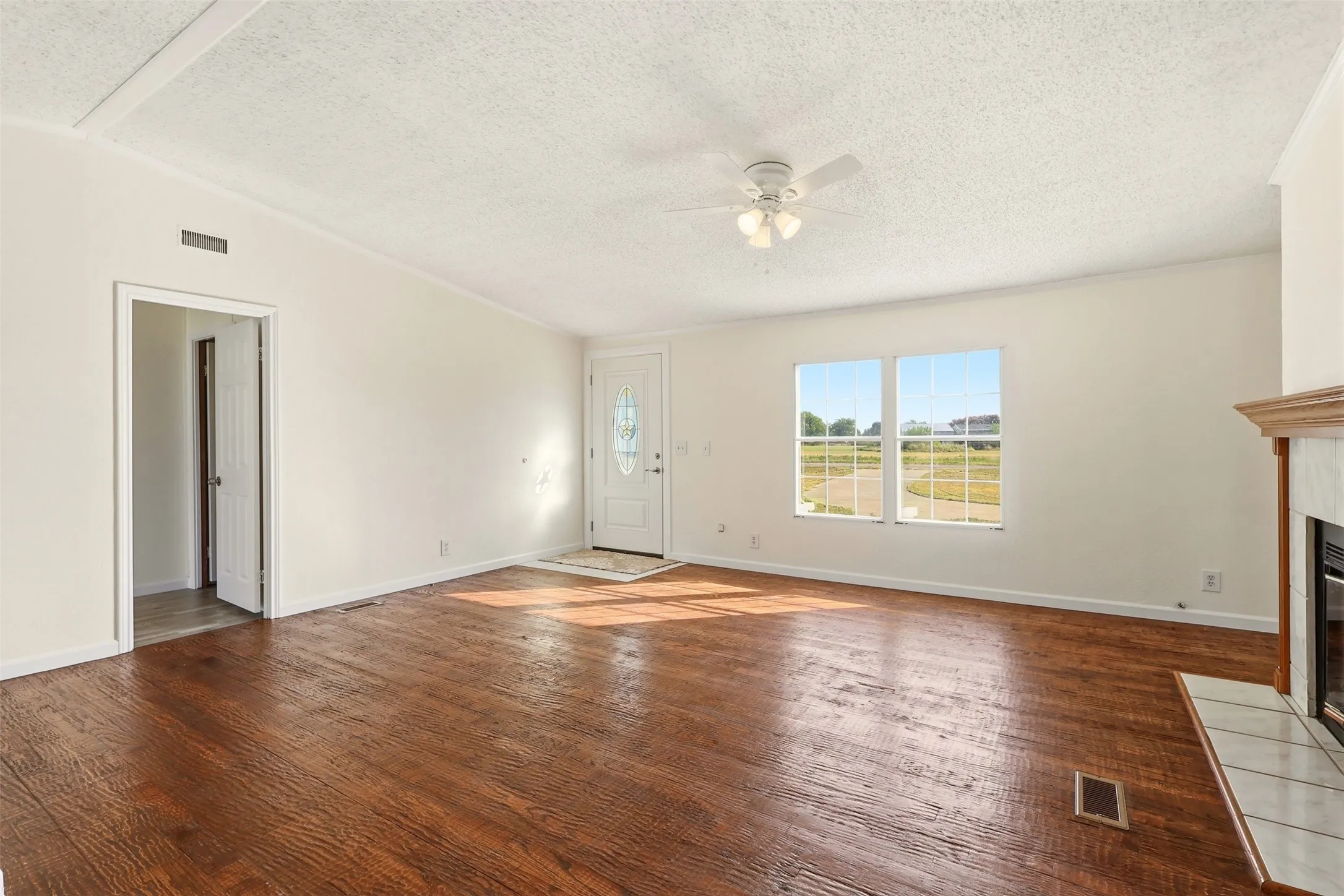 Manufactured Home For Sale in Kaufman County , 9606 Diamond Avenue, Kaufman, Texas 75142, 4 Bedroom, 3 Bathroom, 4 Garage spaces, 2,128 Sqft, built in 1999, mls#21351252, Real Estate Agent in Kaufman, Homes For Sale in Kaufman county, Homes For Sale in Kaufman, Realtor in Kaufman Texas, Real Estate Brokerage Independent Realty Texas, Luminita Cordes Realtor