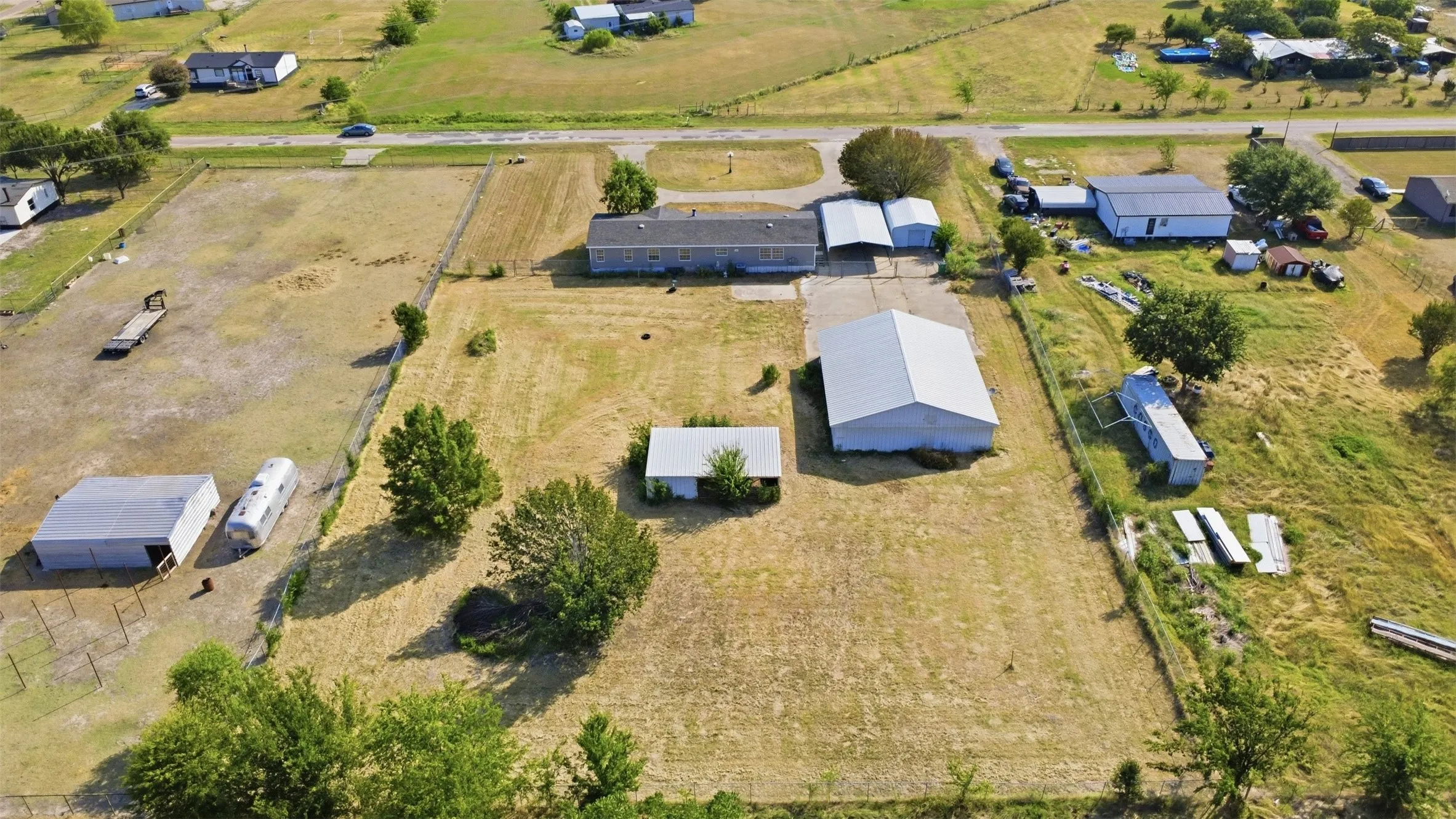 Manufactured Home For Sale in Kaufman County , 9606 Diamond Avenue, Kaufman, Texas 75142, 4 Bedroom, 3 Bathroom, 4 Garage spaces, 2,128 Sqft, built in 1999, mls#21351252, Real Estate Agent in Kaufman, Homes For Sale in Kaufman county, Homes For Sale in Kaufman, Realtor in Kaufman Texas, Real Estate Brokerage Independent Realty Texas, Luminita Cordes Realtor
