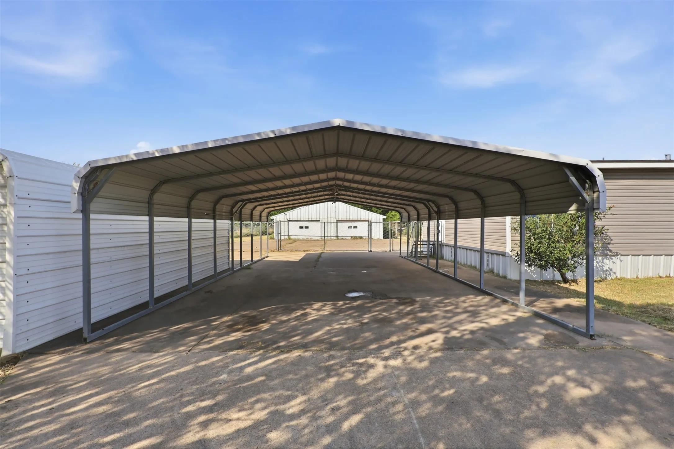 Manufactured Home For Sale in Kaufman County , 9606 Diamond Avenue, Kaufman, Texas 75142, 4 Bedroom, 3 Bathroom, 4 Garage spaces, 2,128 Sqft, built in 1999, mls#21351252, Real Estate Agent in Kaufman, Homes For Sale in Kaufman county, Homes For Sale in Kaufman, Realtor in Kaufman Texas, Real Estate Brokerage Independent Realty Texas, Luminita Cordes Realtor