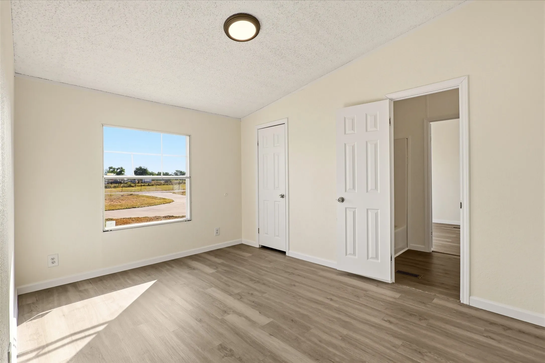 Manufactured Home For Sale in Kaufman County , 9606 Diamond Avenue, Kaufman, Texas 75142, 4 Bedroom, 3 Bathroom, 4 Garage spaces, 2,128 Sqft, built in 1999, mls#21351252, Real Estate Agent in Kaufman, Homes For Sale in Kaufman county, Homes For Sale in Kaufman, Realtor in Kaufman Texas, Real Estate Brokerage Independent Realty Texas, Luminita Cordes Realtor