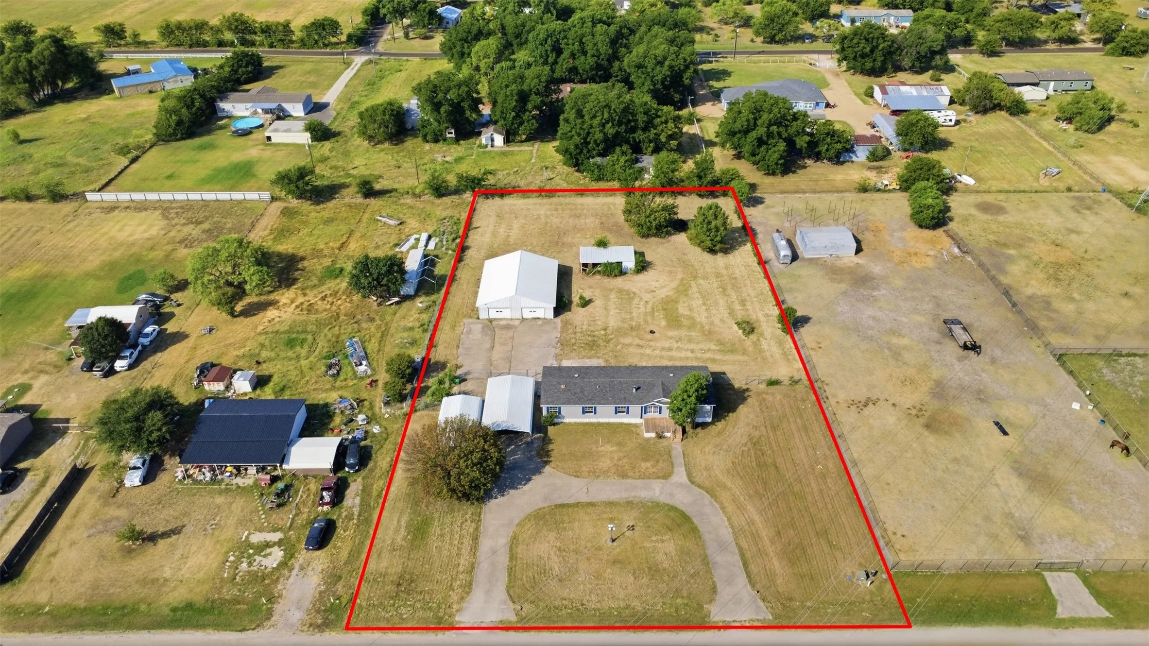 Manufactured Home For Sale in Kaufman County , 9606 Diamond Avenue, Kaufman, Texas 75142, 4 Bedroom, 3 Bathroom, 4 Garage spaces, 2,128 Sqft, built in 1999, mls#21351252, Real Estate Agent in Kaufman, Homes For Sale in Kaufman county, Homes For Sale in Kaufman, Realtor in Kaufman Texas, Real Estate Brokerage Independent Realty Texas, Luminita Cordes Realtor