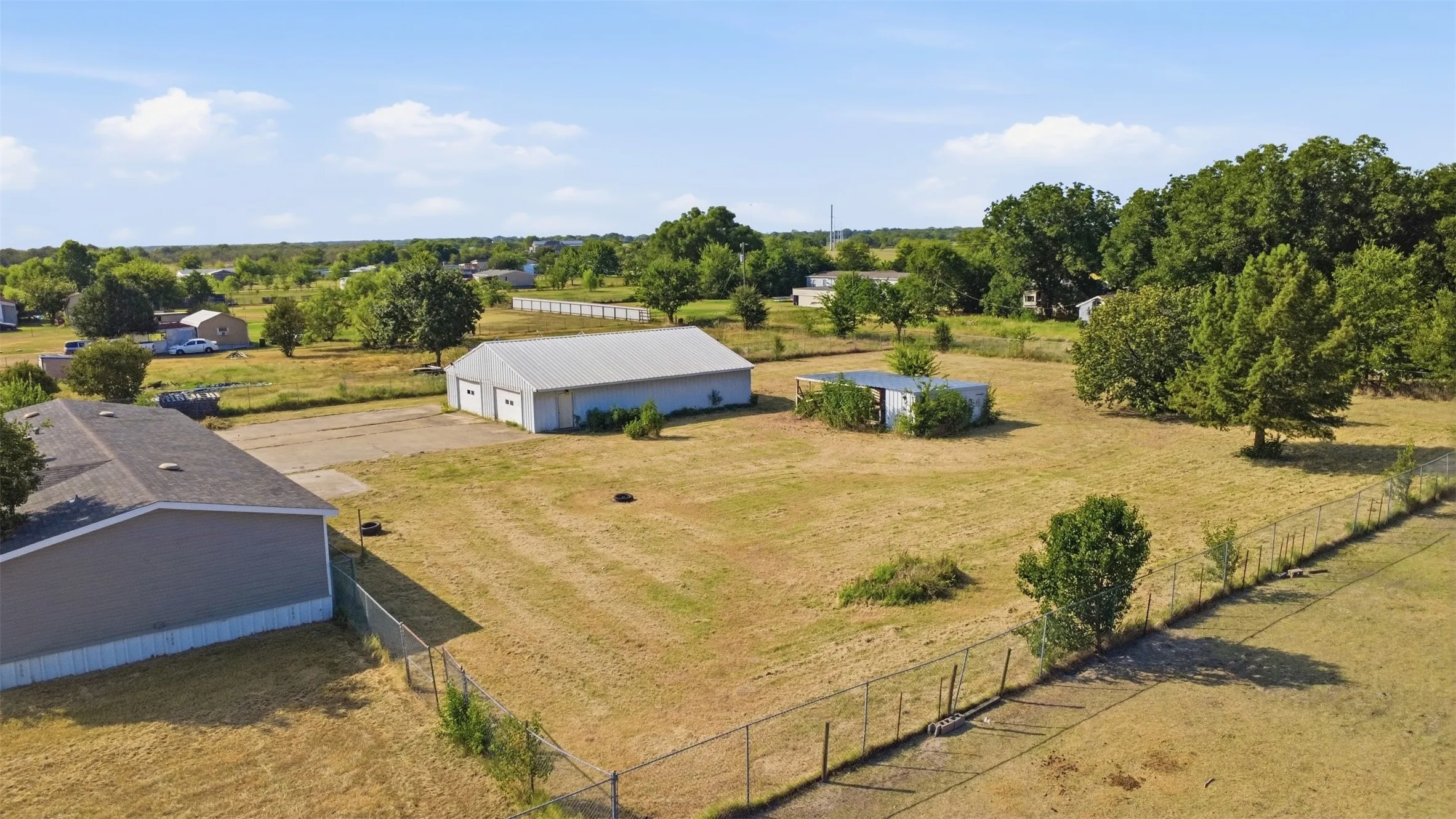 Manufactured Home For Sale in Kaufman County , 9606 Diamond Avenue, Kaufman, Texas 75142, 4 Bedroom, 3 Bathroom, 4 Garage spaces, 2,128 Sqft, built in 1999, mls#21351252, Real Estate Agent in Kaufman, Homes For Sale in Kaufman county, Homes For Sale in Kaufman, Realtor in Kaufman Texas, Real Estate Brokerage Independent Realty Texas, Luminita Cordes Realtor