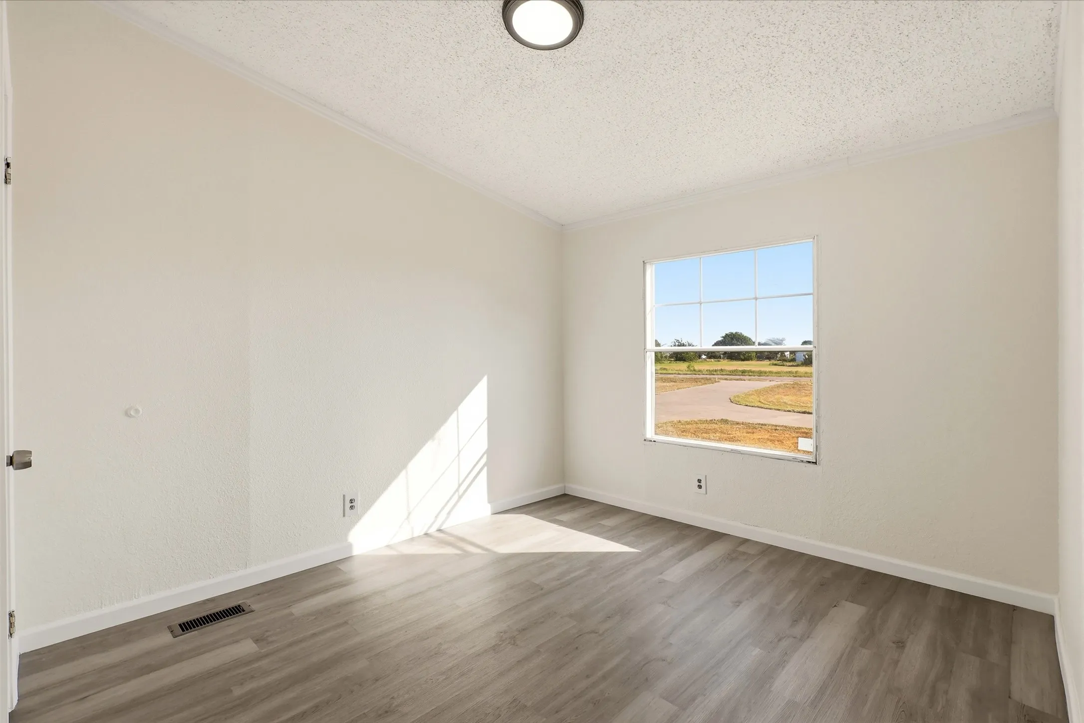 Manufactured Home For Sale in Kaufman County , 9606 Diamond Avenue, Kaufman, Texas 75142, 4 Bedroom, 3 Bathroom, 4 Garage spaces, 2,128 Sqft, built in 1999, mls#21351252, Real Estate Agent in Kaufman, Homes For Sale in Kaufman county, Homes For Sale in Kaufman, Realtor in Kaufman Texas, Real Estate Brokerage Independent Realty Texas, Luminita Cordes Realtor