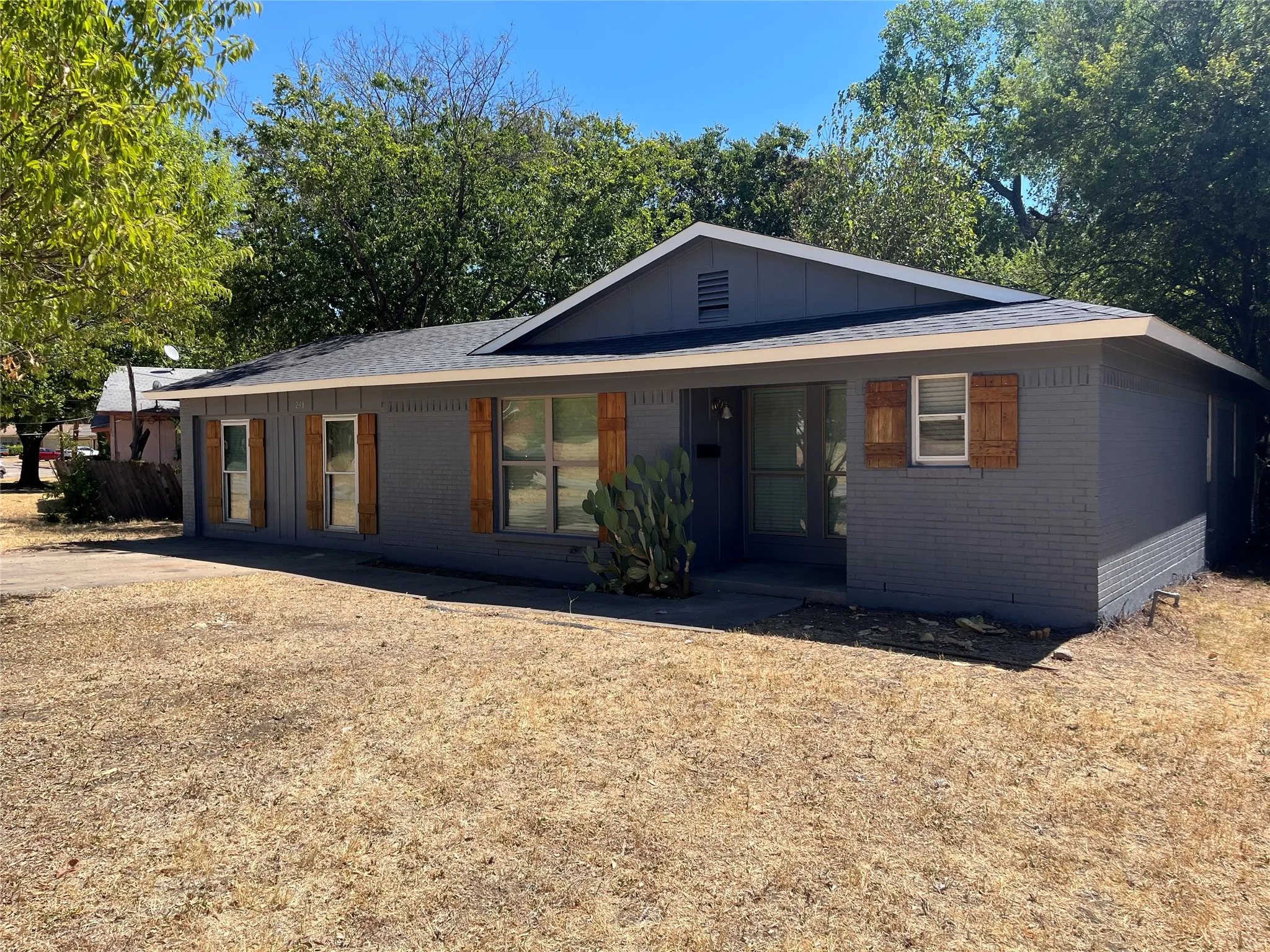 Single Family Residence For Sale in Dallas County , 238 Glencairn Drive, Dallas, Texas 75232, 4 Bedroom, 3 Bathroom, Garage spaces, 1,656 Sqft, built in 1961, mls#21354181, Real Estate Agent in Dallas, Homes For Sale in Dallas county, Homes For Sale in Dallas, Realtor in Dallas Texas, Real Estate Brokerage Independent Realty Texas, Luminita Cordes Realtor