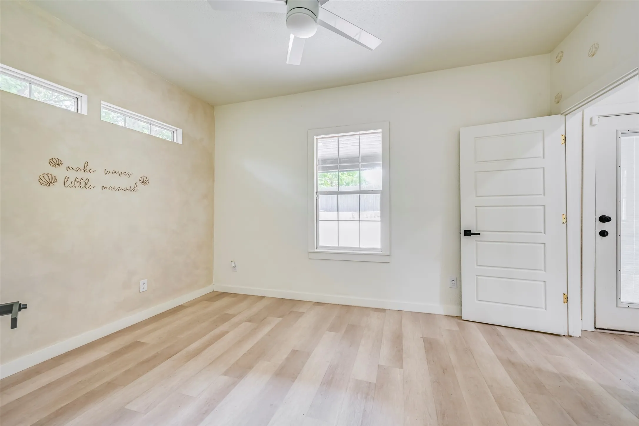 Single Family Residence For Sale in Tarrant County , 2109 Gould Avenue, Fort Worth, Texas 76164, 3 Bedroom, 3 Bathroom, Garage spaces, 1,358 Sqft, built in 1921, mls#21354185, Real Estate Agent in Fort Worth, Homes For Sale in Tarrant county, Homes For Sale in Fort Worth, Realtor in Fort Worth Texas, Real Estate Brokerage Independent Realty Texas, Luminita Cordes Realtor
