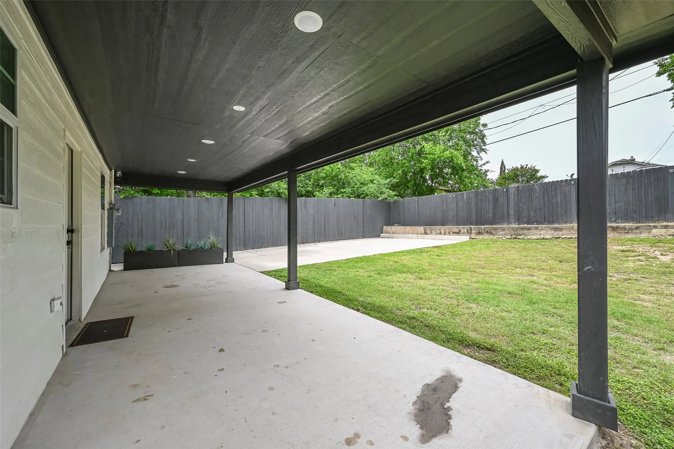 Single Family Residence For Sale in Tarrant County , 2109 Gould Avenue, Fort Worth, Texas 76164, 3 Bedroom, 3 Bathroom, Garage spaces, 1,358 Sqft, built in 1921, mls#21354185, Real Estate Agent in Fort Worth, Homes For Sale in Tarrant county, Homes For Sale in Fort Worth, Realtor in Fort Worth Texas, Real Estate Brokerage Independent Realty Texas, Luminita Cordes Realtor