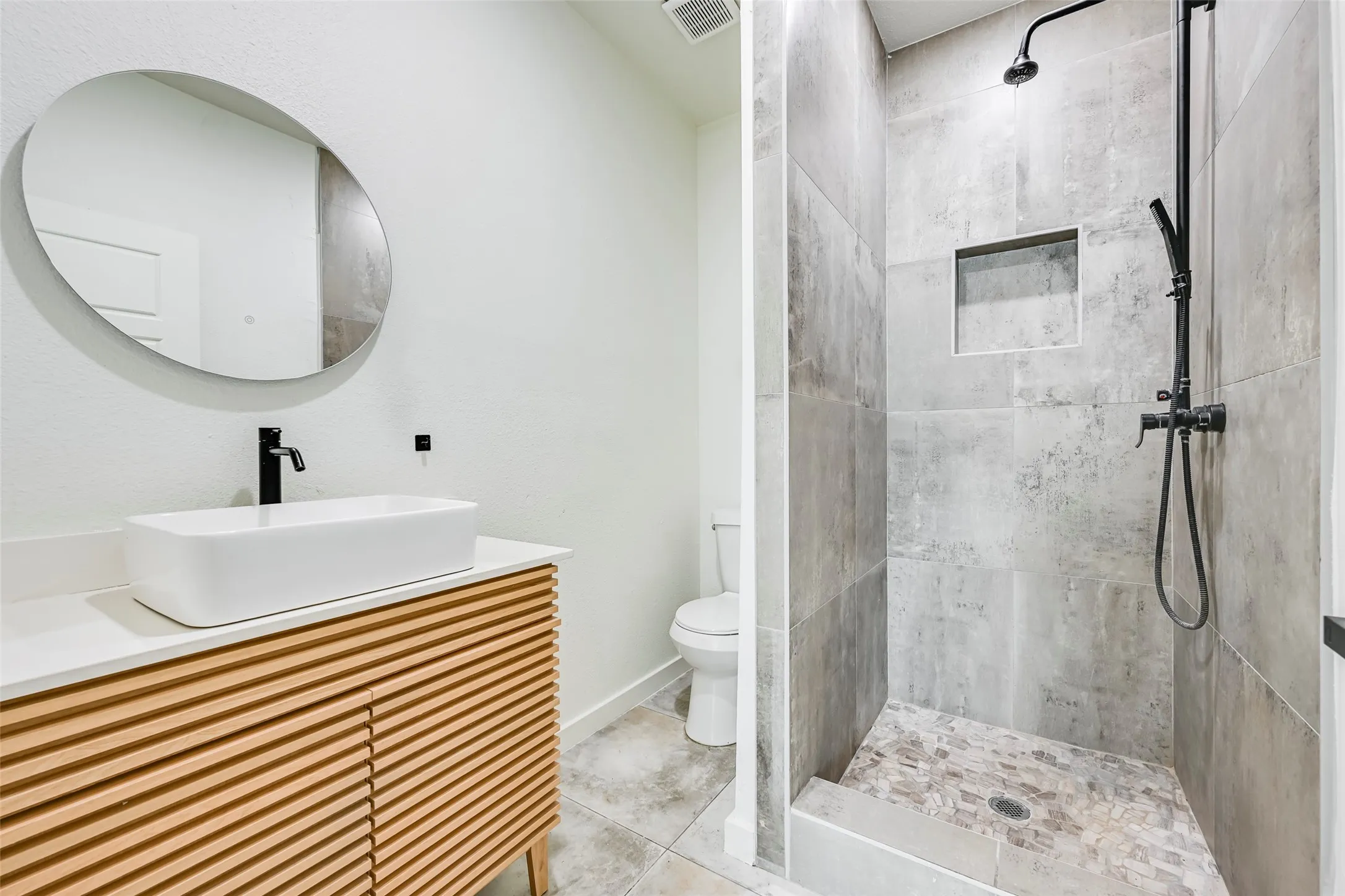 Single Family Residence For Sale in Tarrant County , 2109 Gould Avenue, Fort Worth, Texas 76164, 3 Bedroom, 3 Bathroom, Garage spaces, 1,358 Sqft, built in 1921, mls#21354185, Real Estate Agent in Fort Worth, Homes For Sale in Tarrant county, Homes For Sale in Fort Worth, Realtor in Fort Worth Texas, Real Estate Brokerage Independent Realty Texas, Luminita Cordes Realtor