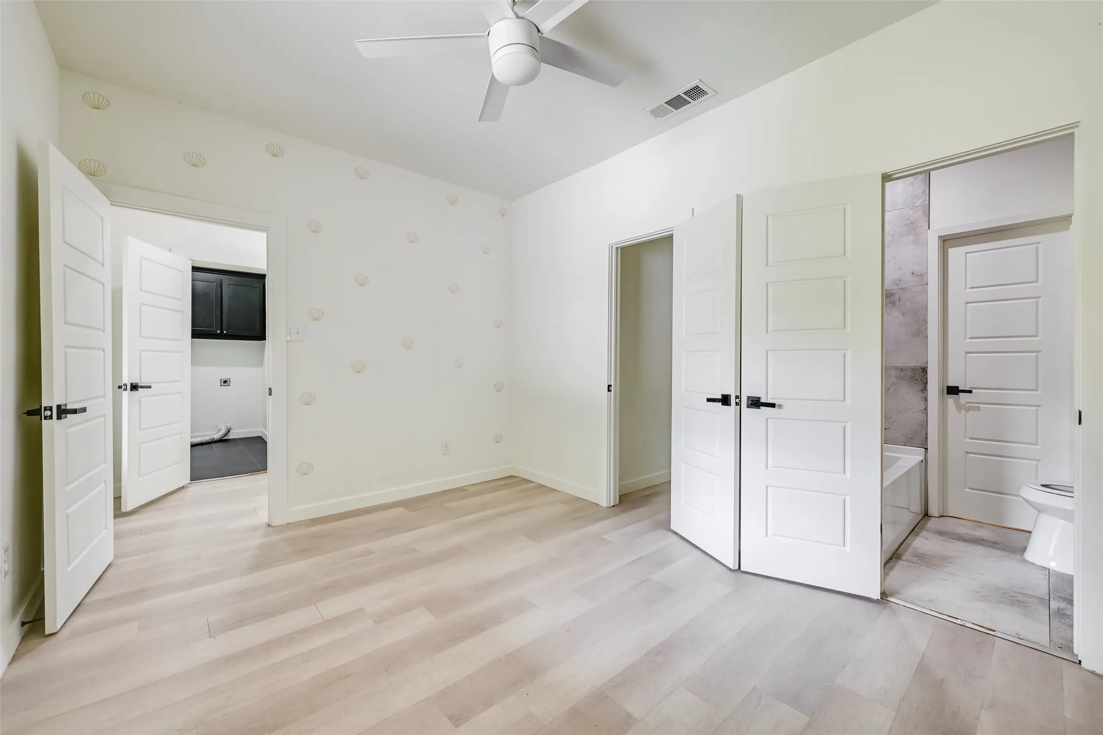 Single Family Residence For Sale in Tarrant County , 2109 Gould Avenue, Fort Worth, Texas 76164, 3 Bedroom, 3 Bathroom, Garage spaces, 1,358 Sqft, built in 1921, mls#21354185, Real Estate Agent in Fort Worth, Homes For Sale in Tarrant county, Homes For Sale in Fort Worth, Realtor in Fort Worth Texas, Real Estate Brokerage Independent Realty Texas, Luminita Cordes Realtor