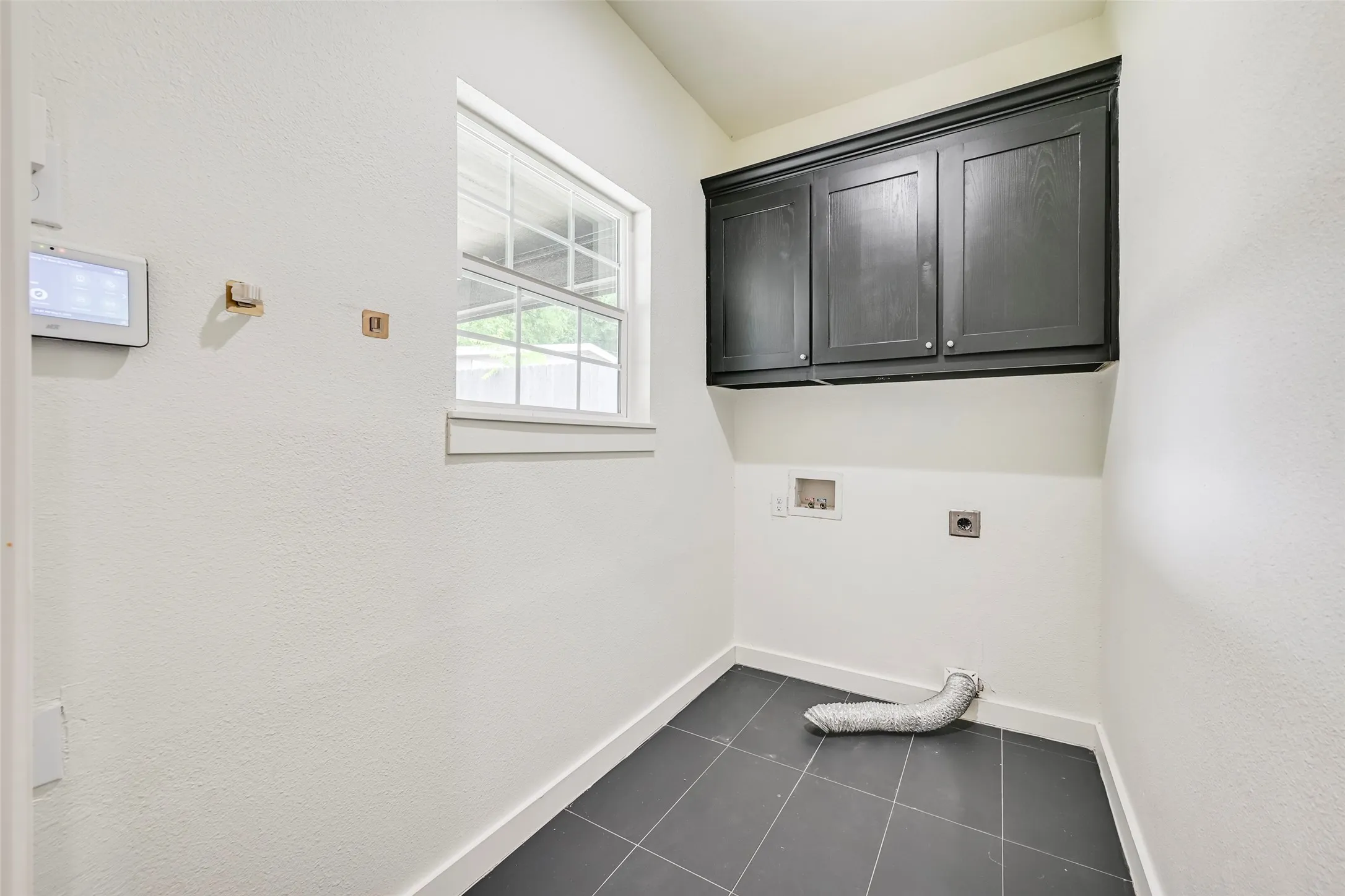 Single Family Residence For Sale in Tarrant County , 2109 Gould Avenue, Fort Worth, Texas 76164, 3 Bedroom, 3 Bathroom, Garage spaces, 1,358 Sqft, built in 1921, mls#21354185, Real Estate Agent in Fort Worth, Homes For Sale in Tarrant county, Homes For Sale in Fort Worth, Realtor in Fort Worth Texas, Real Estate Brokerage Independent Realty Texas, Luminita Cordes Realtor