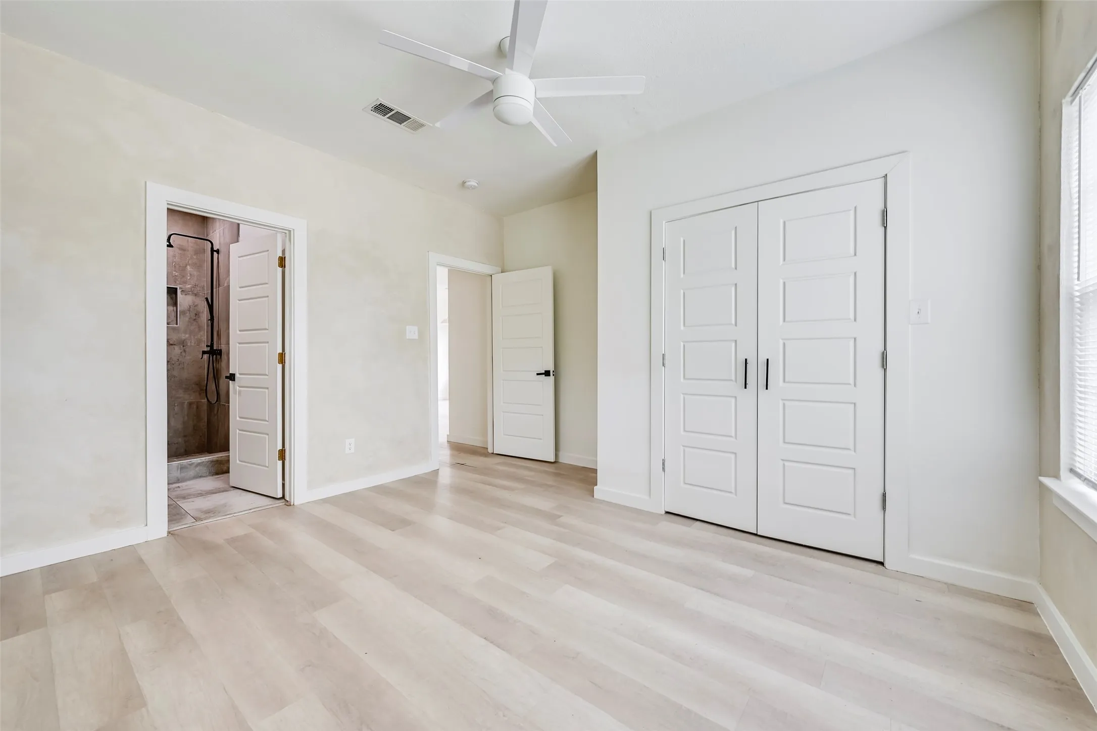 Single Family Residence For Sale in Tarrant County , 2109 Gould Avenue, Fort Worth, Texas 76164, 3 Bedroom, 3 Bathroom, Garage spaces, 1,358 Sqft, built in 1921, mls#21354185, Real Estate Agent in Fort Worth, Homes For Sale in Tarrant county, Homes For Sale in Fort Worth, Realtor in Fort Worth Texas, Real Estate Brokerage Independent Realty Texas, Luminita Cordes Realtor