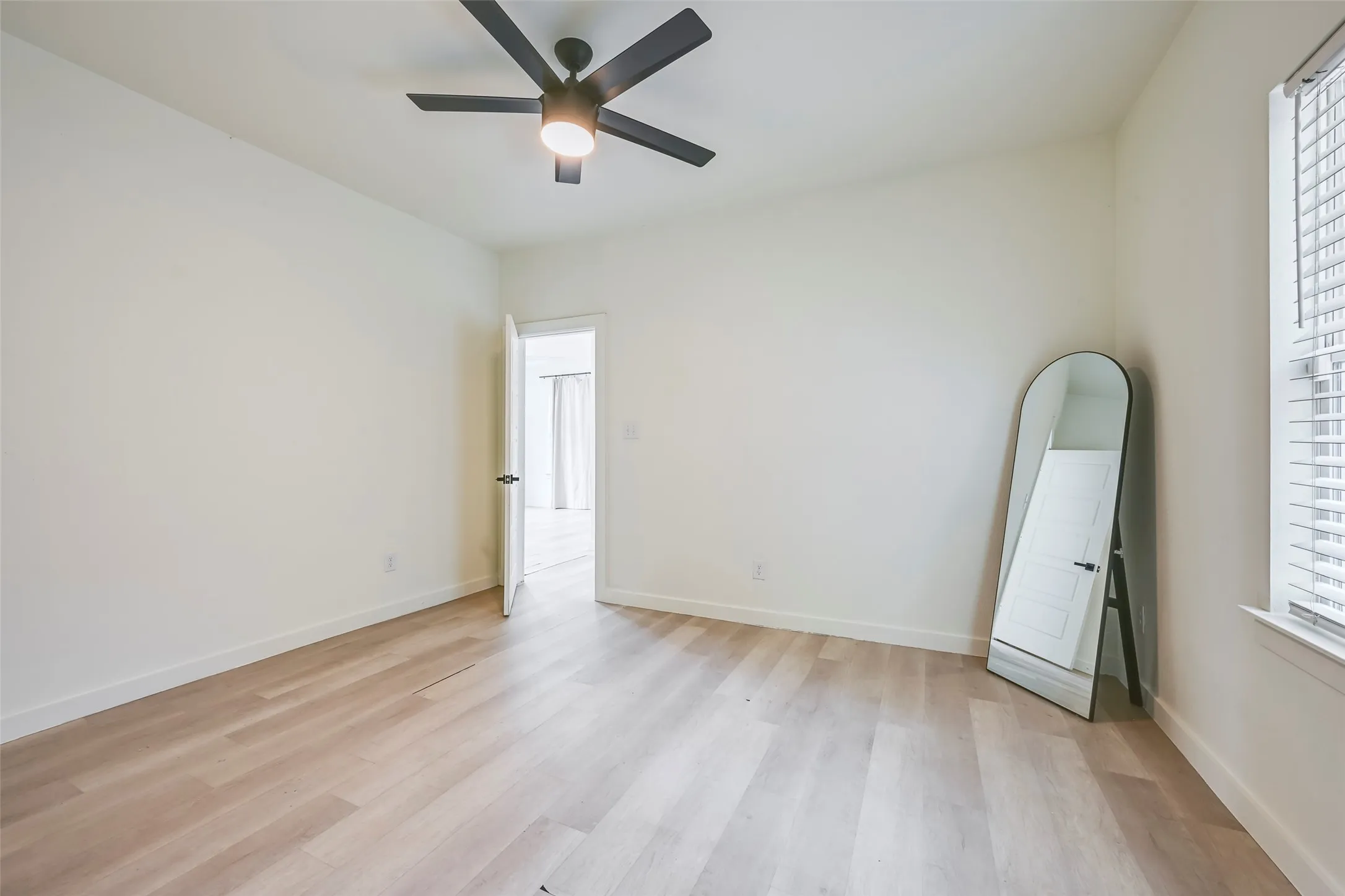 Single Family Residence For Sale in Tarrant County , 2109 Gould Avenue, Fort Worth, Texas 76164, 3 Bedroom, 3 Bathroom, Garage spaces, 1,358 Sqft, built in 1921, mls#21354185, Real Estate Agent in Fort Worth, Homes For Sale in Tarrant county, Homes For Sale in Fort Worth, Realtor in Fort Worth Texas, Real Estate Brokerage Independent Realty Texas, Luminita Cordes Realtor