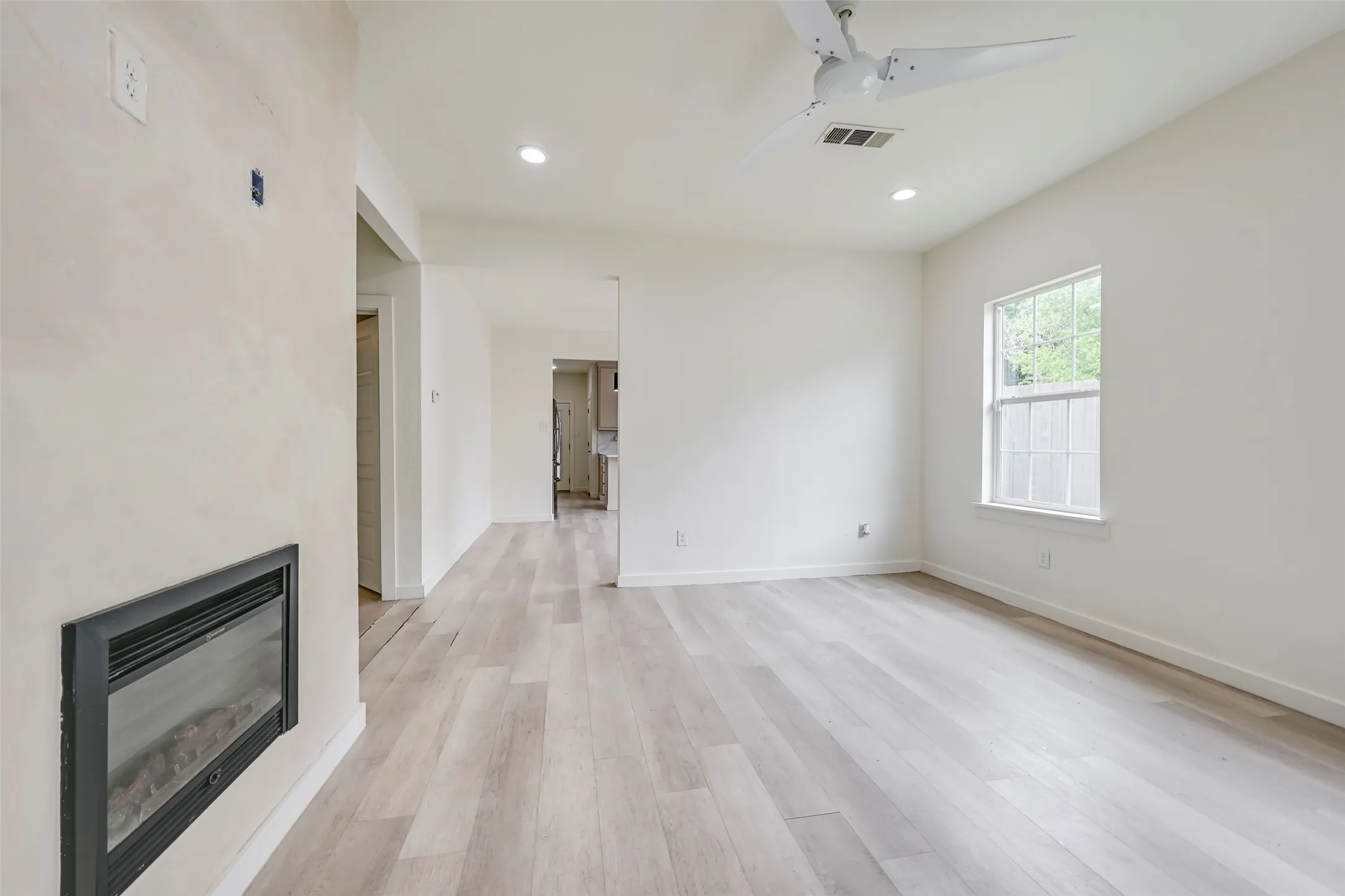 Single Family Residence For Sale in Tarrant County , 2109 Gould Avenue, Fort Worth, Texas 76164, 3 Bedroom, 3 Bathroom, Garage spaces, 1,358 Sqft, built in 1921, mls#21354185, Real Estate Agent in Fort Worth, Homes For Sale in Tarrant county, Homes For Sale in Fort Worth, Realtor in Fort Worth Texas, Real Estate Brokerage Independent Realty Texas, Luminita Cordes Realtor