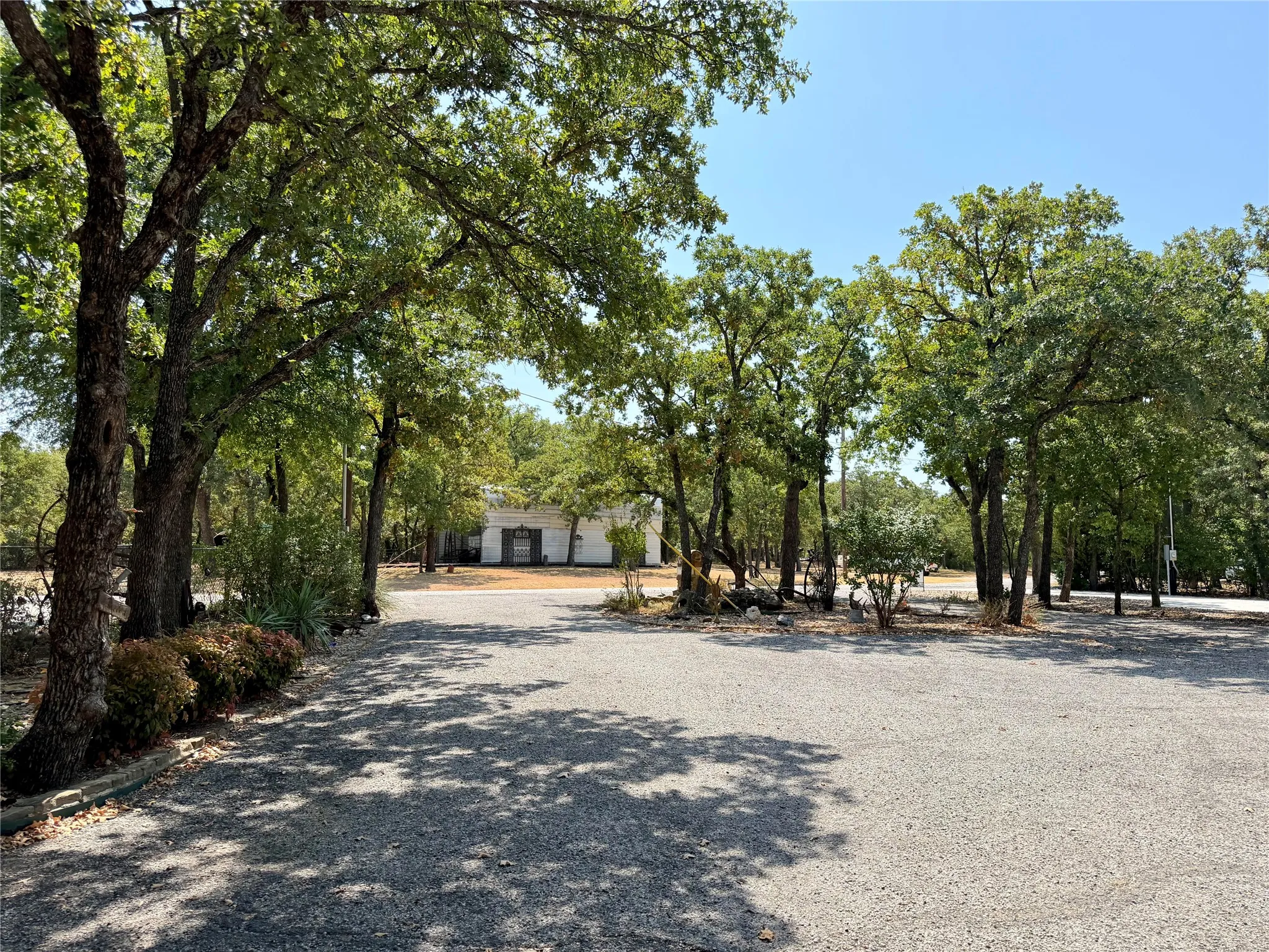 Single Family Residence For Sale in Wise County , 459 County Road 1742, Chico, Texas 76431, 3 Bedroom, 3 Bathroom, 2 Garage spaces, 2,039 Sqft, built in 2002, Price $924,999, mls#21353417, Real Estate Agent in Chico, Homes For Sale in Wise county, Homes For Sale in Chico, Realtor in Chico Texas, Real Estate Brokerage Independent Realty Texas, Luminita Cordes Realtor