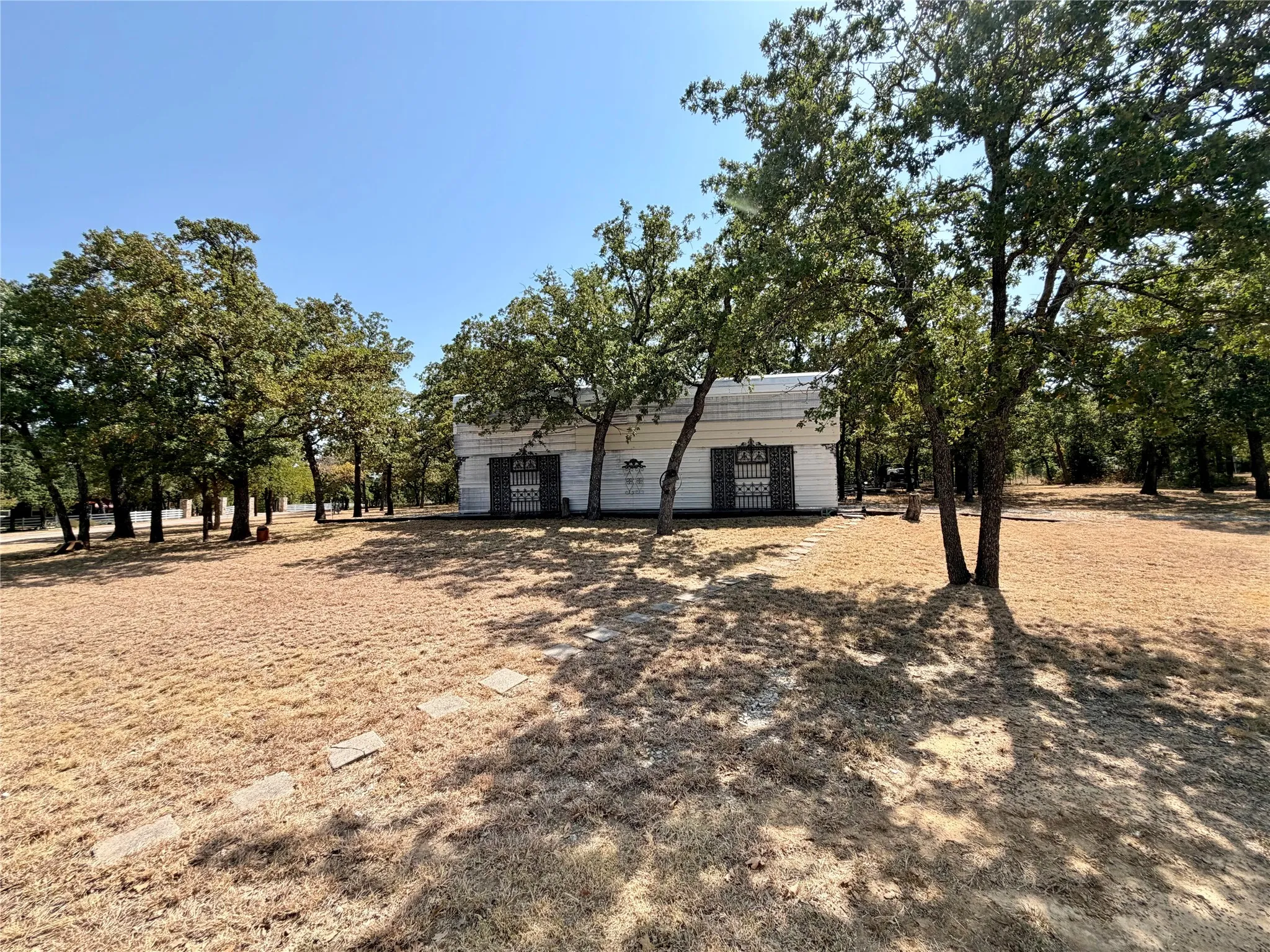 Single Family Residence For Sale in Wise County , 459 County Road 1742, Chico, Texas 76431, 3 Bedroom, 3 Bathroom, 2 Garage spaces, 2,039 Sqft, built in 2002, Price $924,999, mls#21353417, Real Estate Agent in Chico, Homes For Sale in Wise county, Homes For Sale in Chico, Realtor in Chico Texas, Real Estate Brokerage Independent Realty Texas, Luminita Cordes Realtor