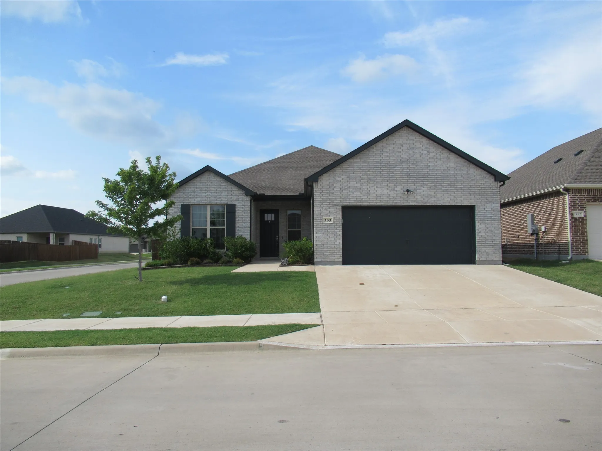 Single Family Residence For Sale in Collin County , 305 Chase Creek Drive, Lavon, Texas 75166, 4 Bedroom, 2 Bathroom, 2 Garage spaces, 1,807 Sqft, built in 2021, mls#21354188, Real Estate Agent in Lavon, Homes For Sale in Collin county, Homes For Sale in Lavon, Realtor in Lavon Texas, Real Estate Brokerage Independent Realty Texas, Luminita Cordes Realtor