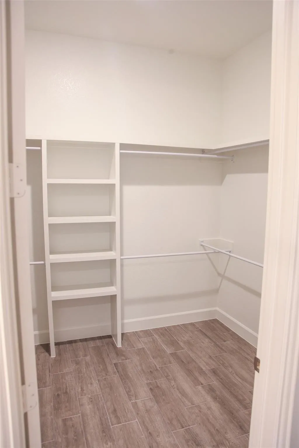 PRI CLOSET