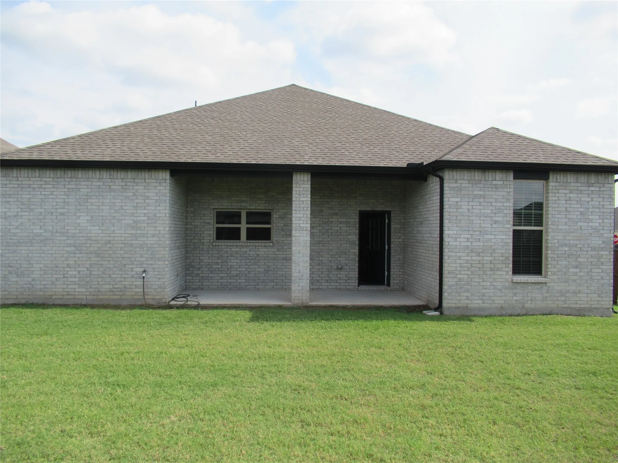Single Family Residence For Sale in Collin County , 305 Chase Creek Drive, Lavon, Texas 75166, 4 Bedroom, 2 Bathroom, 2 Garage spaces, 1,807 Sqft, built in 2021, mls#21354188, Real Estate Agent in Lavon, Homes For Sale in Collin county, Homes For Sale in Lavon, Realtor in Lavon Texas, Real Estate Brokerage Independent Realty Texas, Luminita Cordes Realtor