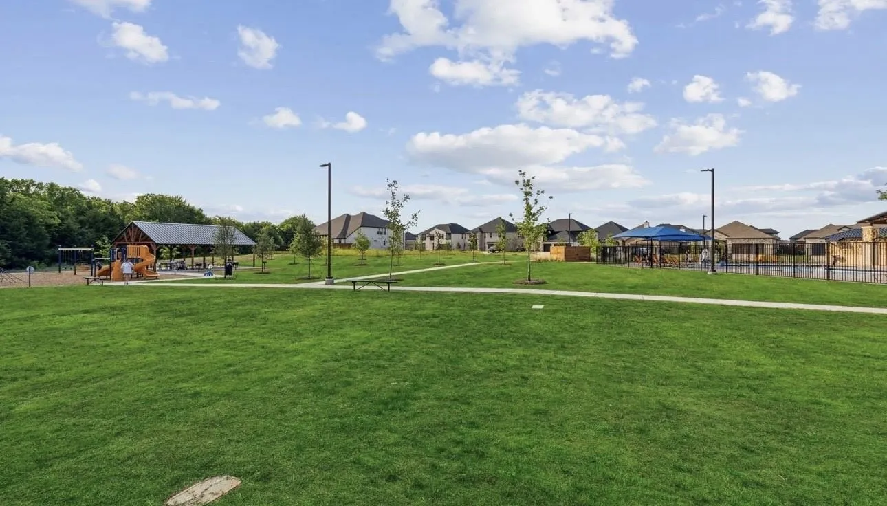 Single Family Residence For Sale in Collin County , 305 Chase Creek Drive, Lavon, Texas 75166, 4 Bedroom, 2 Bathroom, 2 Garage spaces, 1,807 Sqft, built in 2021, mls#21354188, Real Estate Agent in Lavon, Homes For Sale in Collin county, Homes For Sale in Lavon, Realtor in Lavon Texas, Real Estate Brokerage Independent Realty Texas, Luminita Cordes Realtor