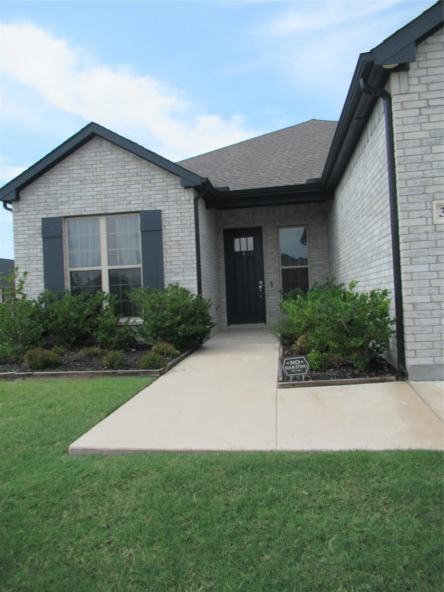 Single Family Residence For Sale in Collin County , 305 Chase Creek Drive, Lavon, Texas 75166, 4 Bedroom, 2 Bathroom, 2 Garage spaces, 1,807 Sqft, built in 2021, mls#21354188, Real Estate Agent in Lavon, Homes For Sale in Collin county, Homes For Sale in Lavon, Realtor in Lavon Texas, Real Estate Brokerage Independent Realty Texas, Luminita Cordes Realtor