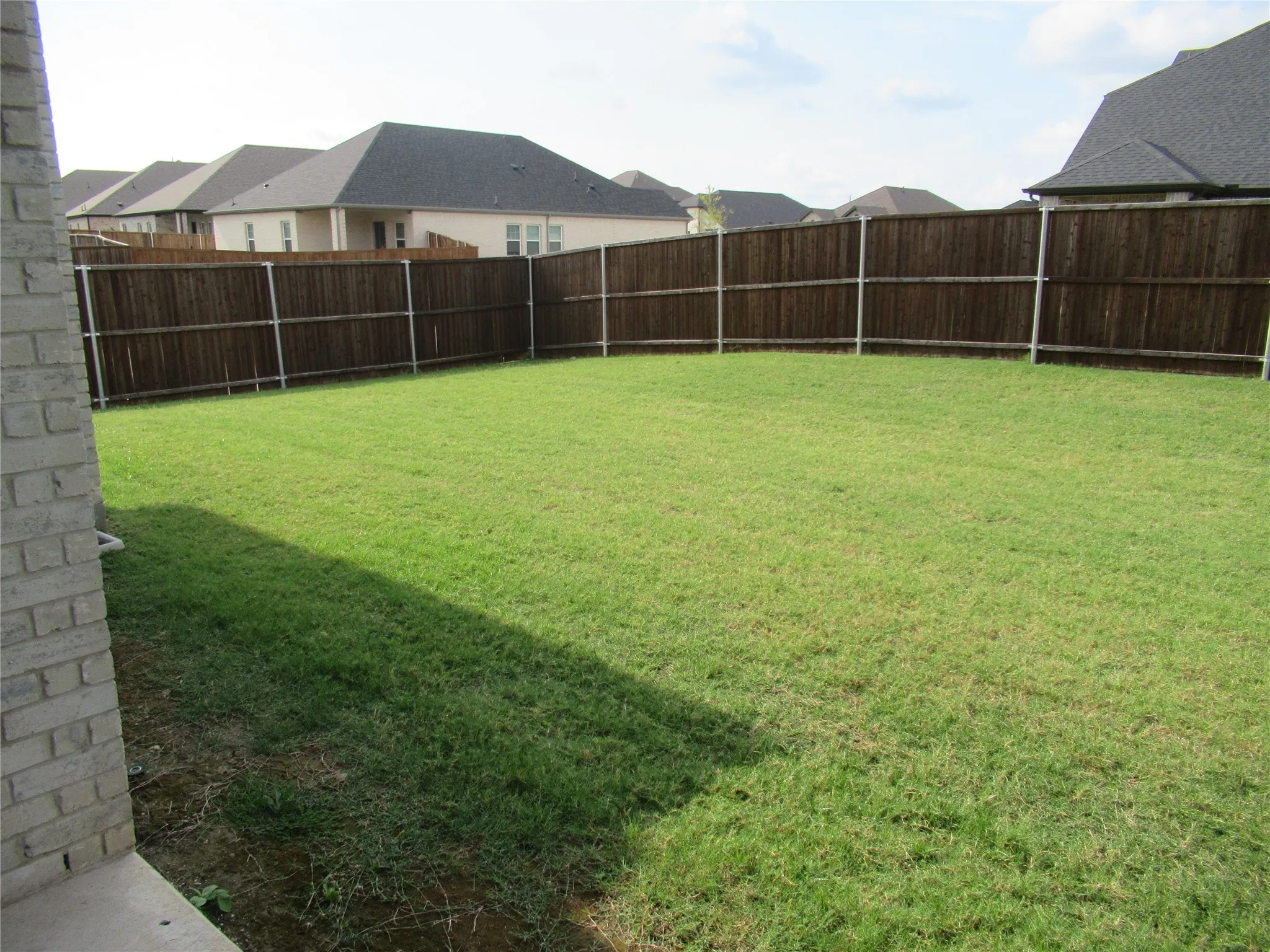 Single Family Residence For Sale in Collin County , 305 Chase Creek Drive, Lavon, Texas 75166, 4 Bedroom, 2 Bathroom, 2 Garage spaces, 1,807 Sqft, built in 2021, mls#21354188, Real Estate Agent in Lavon, Homes For Sale in Collin county, Homes For Sale in Lavon, Realtor in Lavon Texas, Real Estate Brokerage Independent Realty Texas, Luminita Cordes Realtor