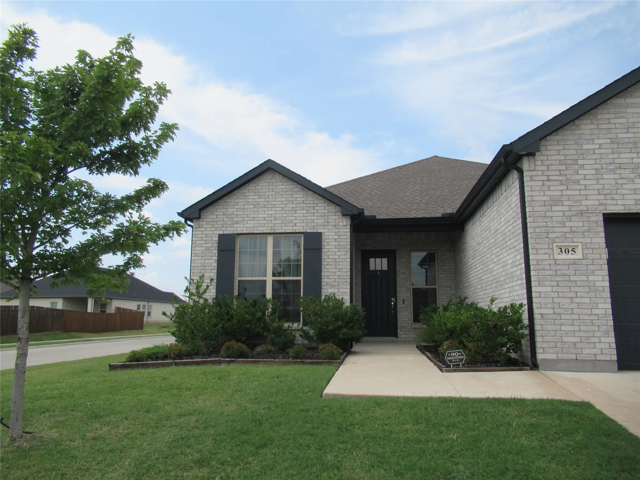 Single Family Residence For Sale in Collin County , 305 Chase Creek Drive, Lavon, Texas 75166, 4 Bedroom, 2 Bathroom, 2 Garage spaces, 1,807 Sqft, built in 2021, mls#21354188, Real Estate Agent in Lavon, Homes For Sale in Collin county, Homes For Sale in Lavon, Realtor in Lavon Texas, Real Estate Brokerage Independent Realty Texas, Luminita Cordes Realtor