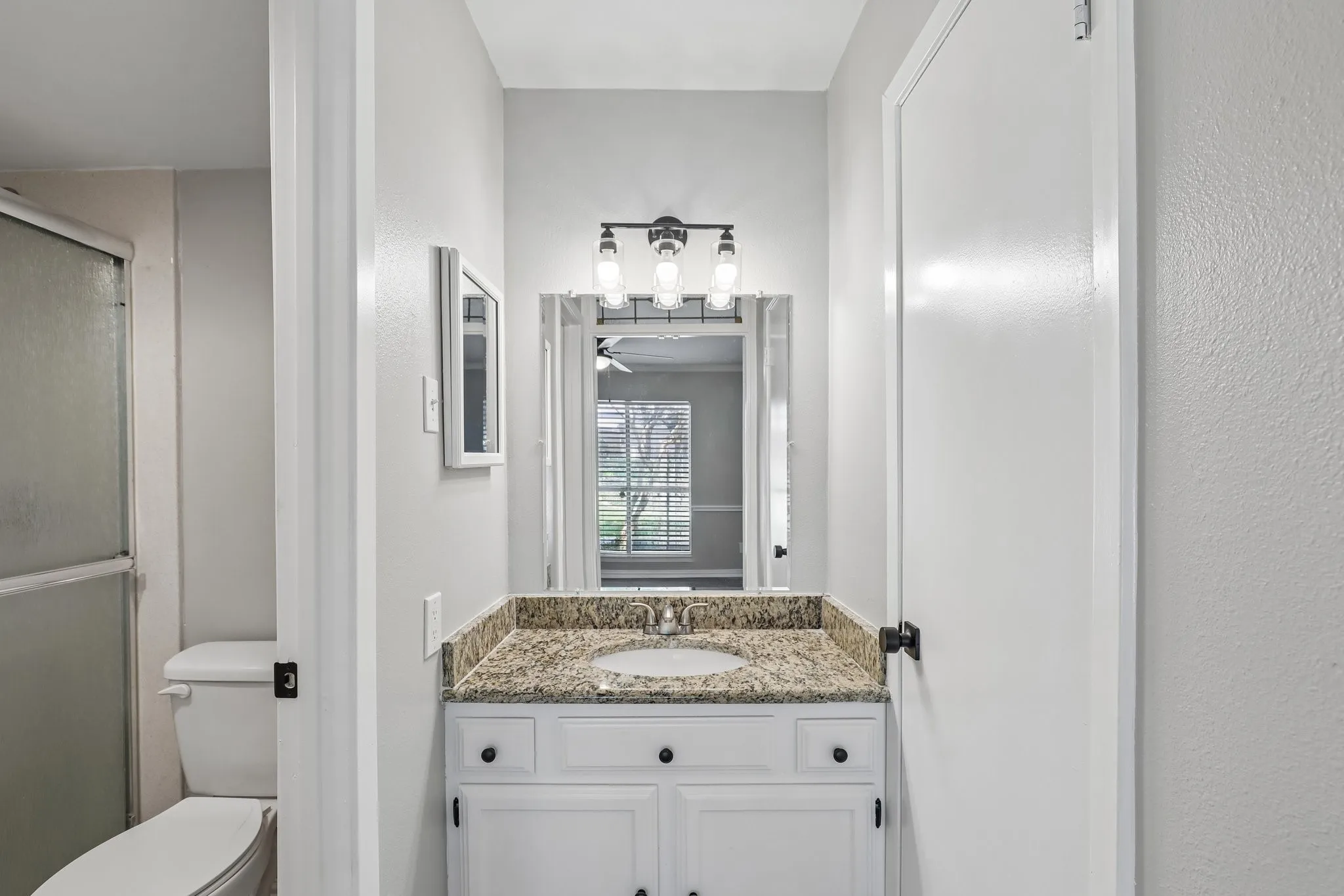 Townhouse For Sale in Dallas County , 2712 Meadowstone Court, Carrollton, Texas 75006, 2 Bedroom, 2 Bathroom, 2 Garage spaces, 1,453 Sqft, built in 1974, Price $299,900, mls#21354178, Real Estate Agent in Carrollton, Homes For Sale in Dallas county, Homes For Sale in Carrollton, Realtor in Carrollton Texas, Real Estate Brokerage Independent Realty Texas, Luminita Cordes Realtor