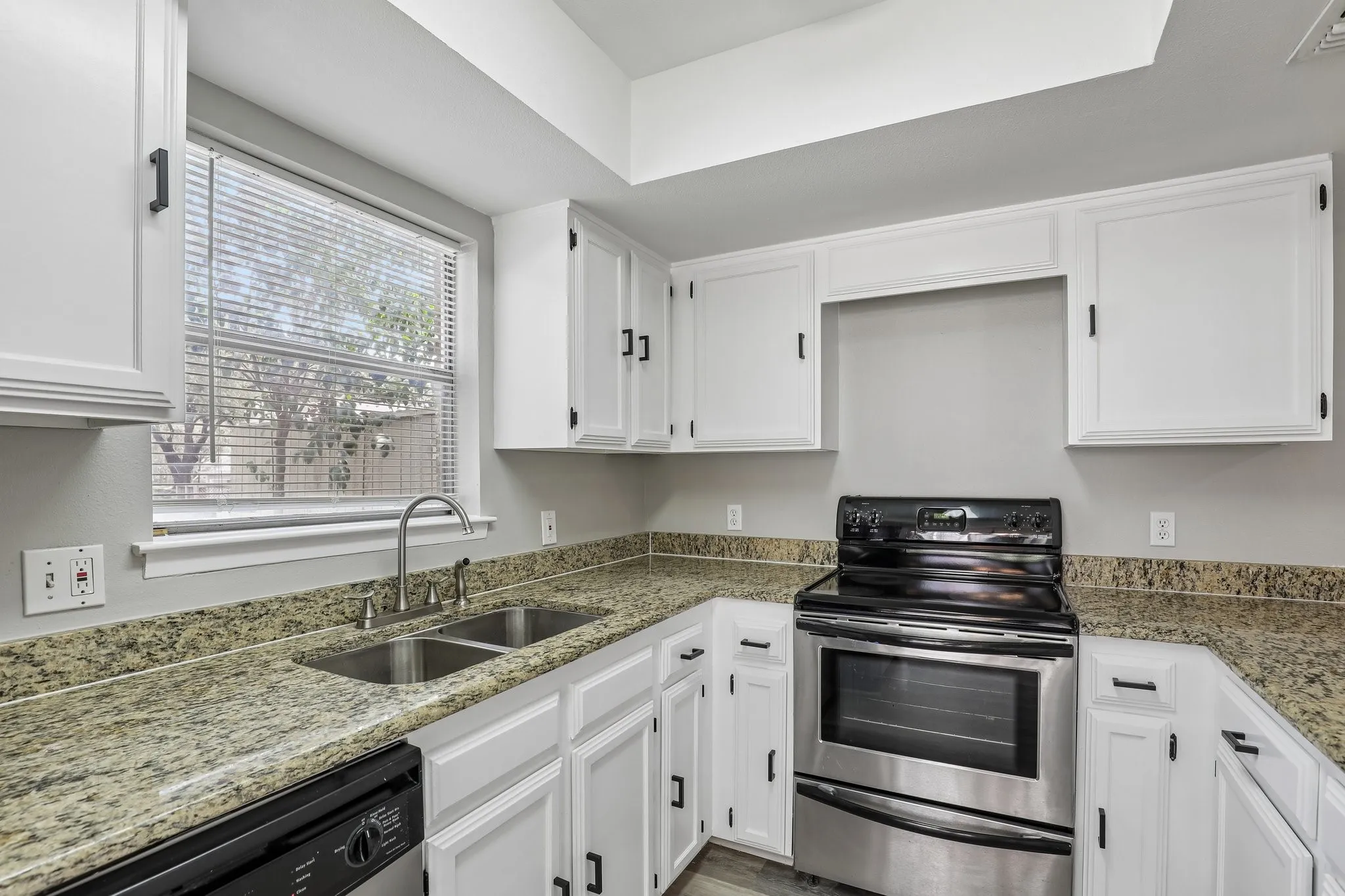 Townhouse For Sale in Dallas County , 2712 Meadowstone Court, Carrollton, Texas 75006, 2 Bedroom, 2 Bathroom, 2 Garage spaces, 1,453 Sqft, built in 1974, Price $299,900, mls#21354178, Real Estate Agent in Carrollton, Homes For Sale in Dallas county, Homes For Sale in Carrollton, Realtor in Carrollton Texas, Real Estate Brokerage Independent Realty Texas, Luminita Cordes Realtor