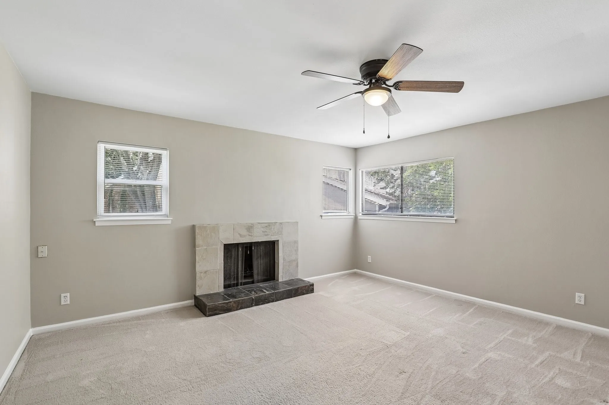 Townhouse For Sale in Dallas County , 2712 Meadowstone Court, Carrollton, Texas 75006, 2 Bedroom, 2 Bathroom, 2 Garage spaces, 1,453 Sqft, built in 1974, Price $299,900, mls#21354178, Real Estate Agent in Carrollton, Homes For Sale in Dallas county, Homes For Sale in Carrollton, Realtor in Carrollton Texas, Real Estate Brokerage Independent Realty Texas, Luminita Cordes Realtor