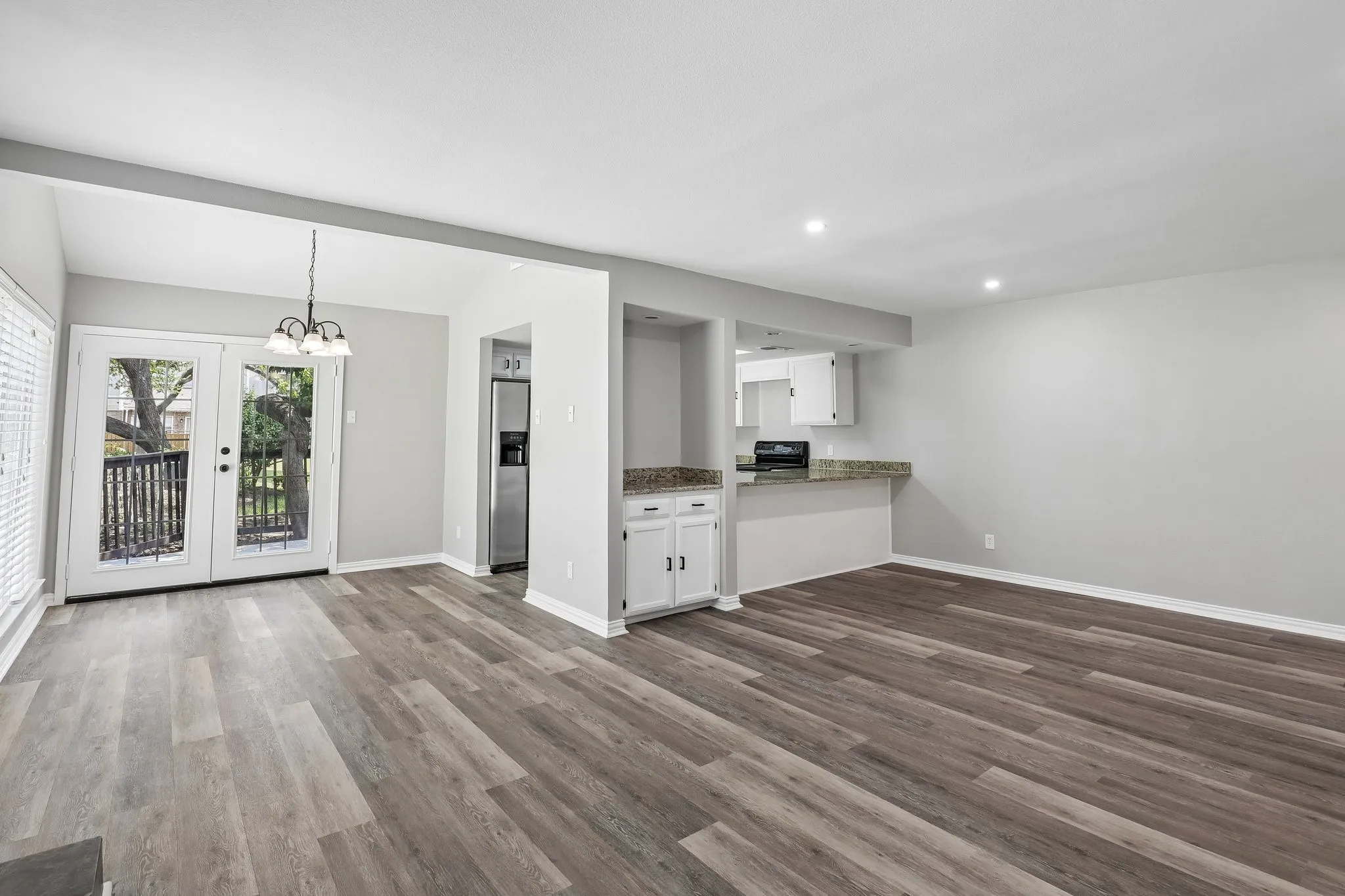Townhouse For Sale in Dallas County , 2712 Meadowstone Court, Carrollton, Texas 75006, 2 Bedroom, 2 Bathroom, 2 Garage spaces, 1,453 Sqft, built in 1974, Price $299,900, mls#21354178, Real Estate Agent in Carrollton, Homes For Sale in Dallas county, Homes For Sale in Carrollton, Realtor in Carrollton Texas, Real Estate Brokerage Independent Realty Texas, Luminita Cordes Realtor