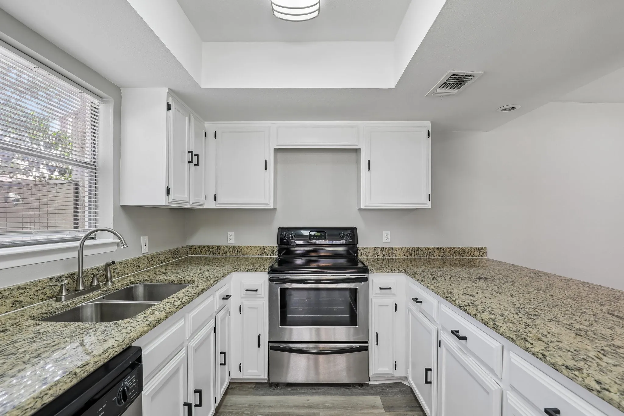 Townhouse For Sale in Dallas County , 2712 Meadowstone Court, Carrollton, Texas 75006, 2 Bedroom, 2 Bathroom, 2 Garage spaces, 1,453 Sqft, built in 1974, Price $299,900, mls#21354178, Real Estate Agent in Carrollton, Homes For Sale in Dallas county, Homes For Sale in Carrollton, Realtor in Carrollton Texas, Real Estate Brokerage Independent Realty Texas, Luminita Cordes Realtor