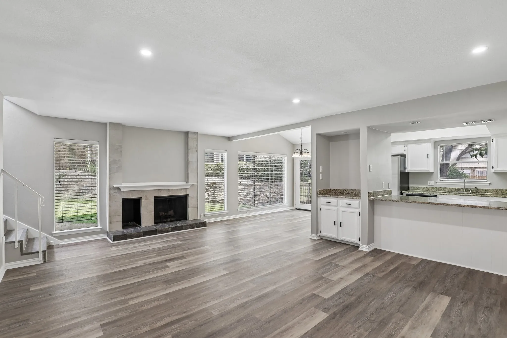 Townhouse For Sale in Dallas County , 2712 Meadowstone Court, Carrollton, Texas 75006, 2 Bedroom, 2 Bathroom, 2 Garage spaces, 1,453 Sqft, built in 1974, Price $299,900, mls#21354178, Real Estate Agent in Carrollton, Homes For Sale in Dallas county, Homes For Sale in Carrollton, Realtor in Carrollton Texas, Real Estate Brokerage Independent Realty Texas, Luminita Cordes Realtor