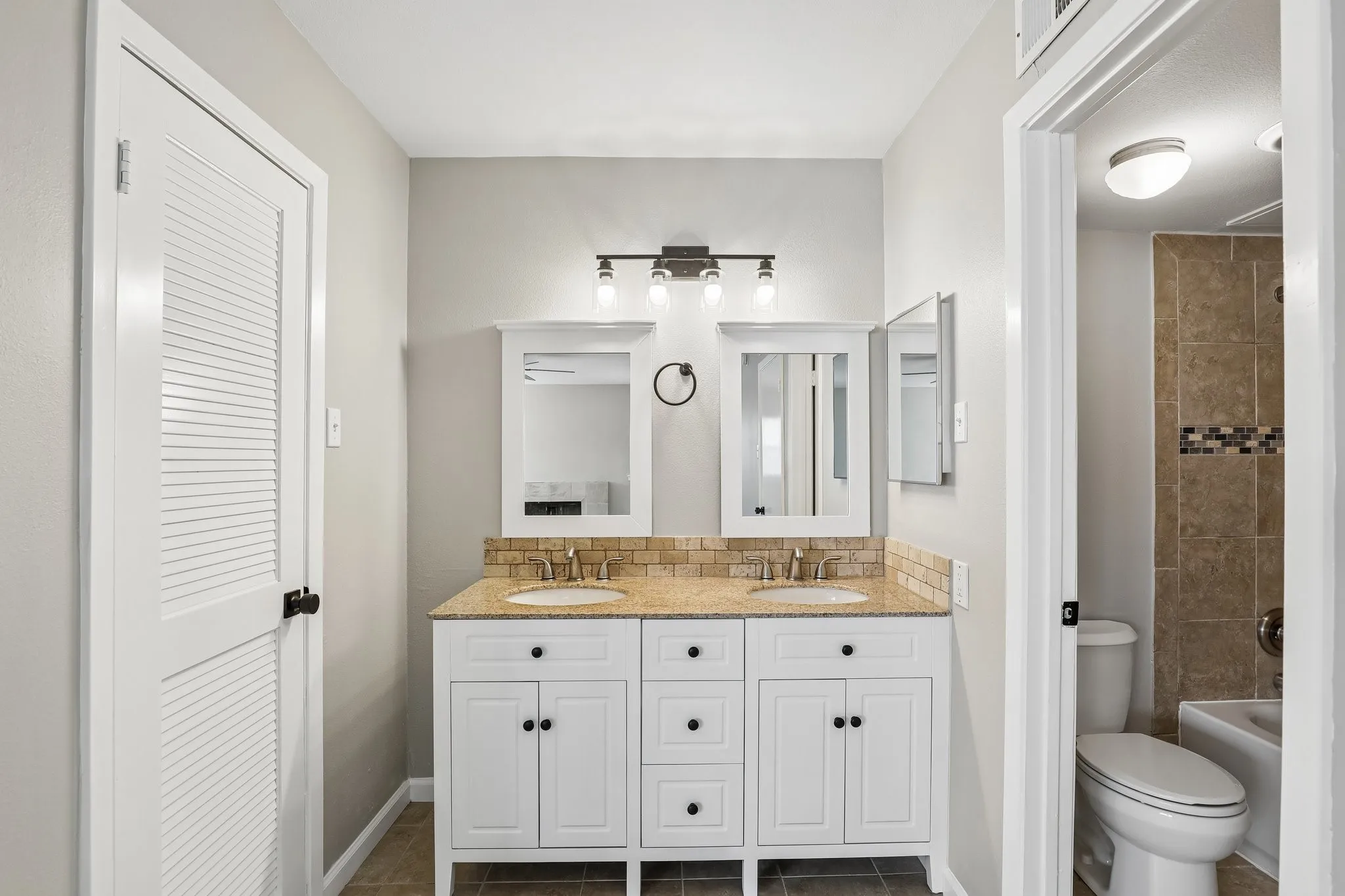 Townhouse For Sale in Dallas County , 2712 Meadowstone Court, Carrollton, Texas 75006, 2 Bedroom, 2 Bathroom, 2 Garage spaces, 1,453 Sqft, built in 1974, Price $299,900, mls#21354178, Real Estate Agent in Carrollton, Homes For Sale in Dallas county, Homes For Sale in Carrollton, Realtor in Carrollton Texas, Real Estate Brokerage Independent Realty Texas, Luminita Cordes Realtor