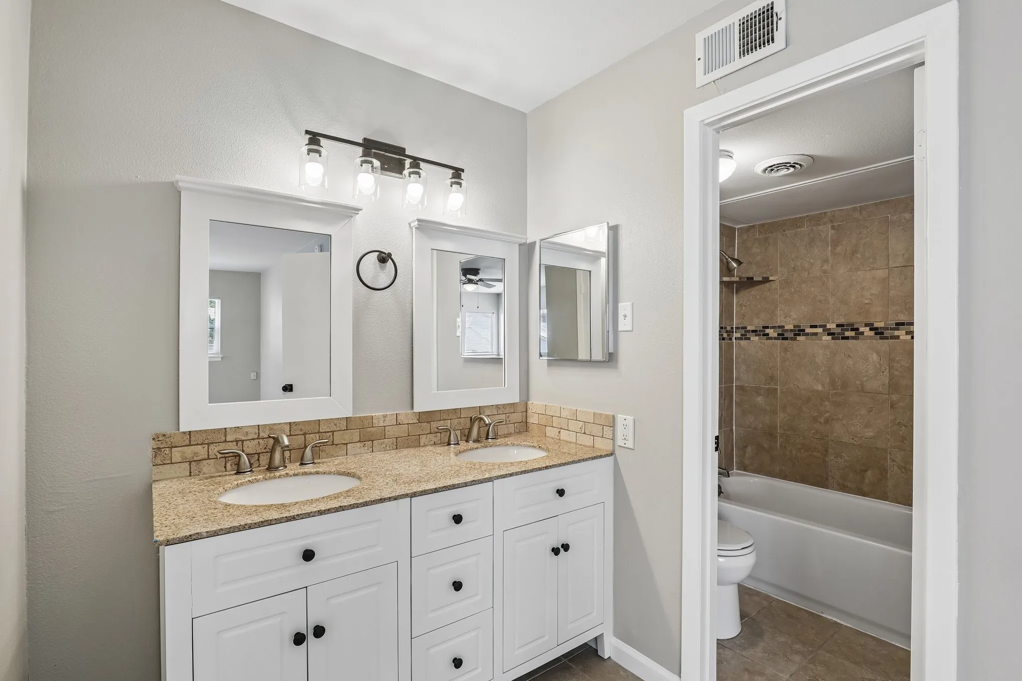 Townhouse For Sale in Dallas County , 2712 Meadowstone Court, Carrollton, Texas 75006, 2 Bedroom, 2 Bathroom, 2 Garage spaces, 1,453 Sqft, built in 1974, Price $299,900, mls#21354178, Real Estate Agent in Carrollton, Homes For Sale in Dallas county, Homes For Sale in Carrollton, Realtor in Carrollton Texas, Real Estate Brokerage Independent Realty Texas, Luminita Cordes Realtor