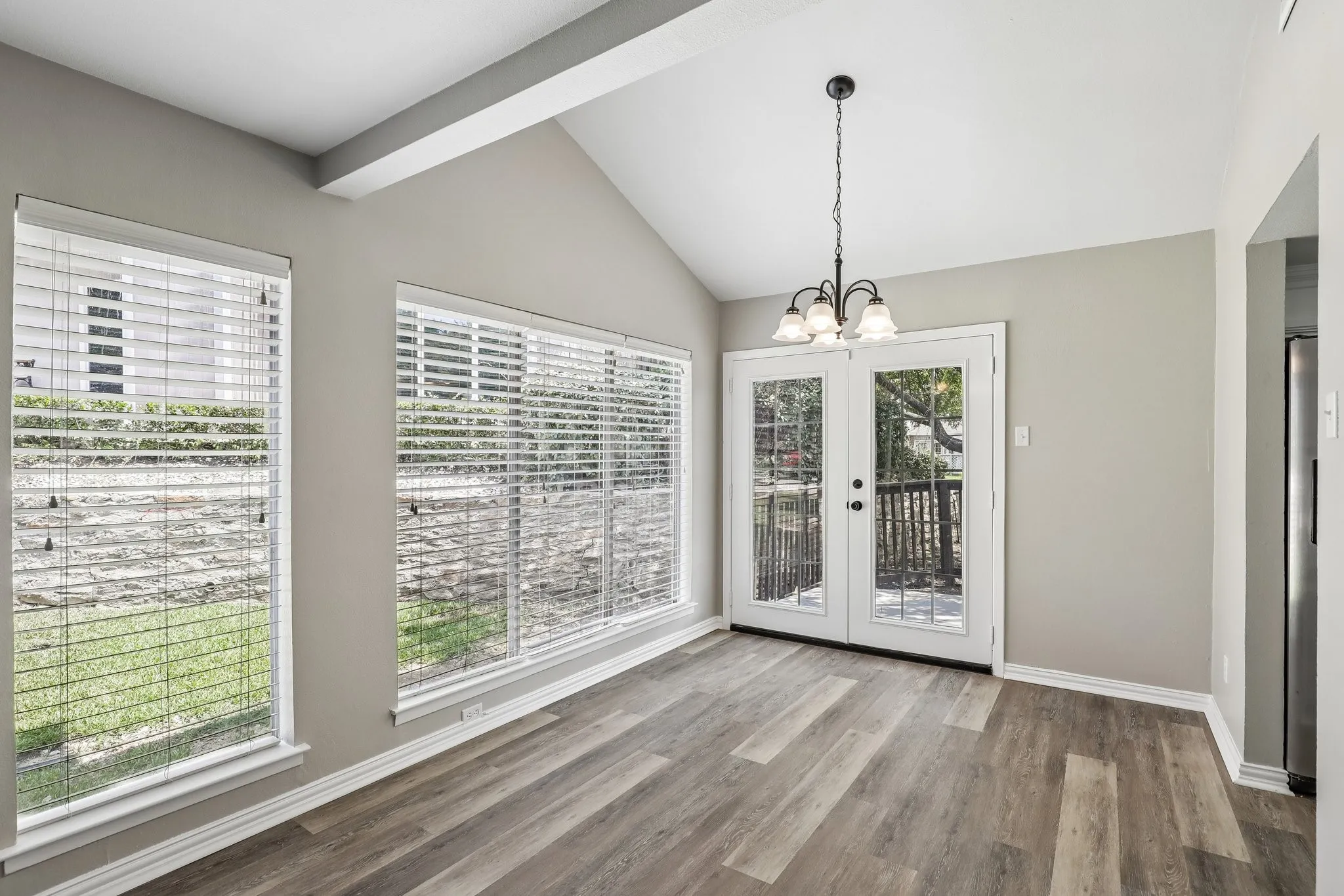 Townhouse For Sale in Dallas County , 2712 Meadowstone Court, Carrollton, Texas 75006, 2 Bedroom, 2 Bathroom, 2 Garage spaces, 1,453 Sqft, built in 1974, Price $299,900, mls#21354178, Real Estate Agent in Carrollton, Homes For Sale in Dallas county, Homes For Sale in Carrollton, Realtor in Carrollton Texas, Real Estate Brokerage Independent Realty Texas, Luminita Cordes Realtor