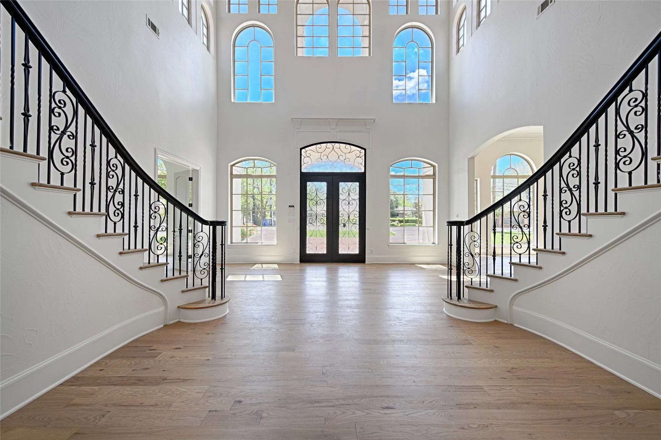 Foyer with visible vents, plenty of natural light, and a towering ceiling