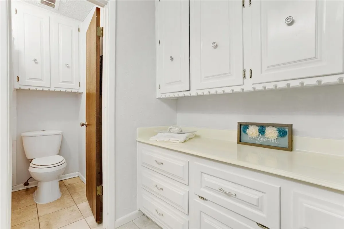 Single Family Residence For Sale in Grayson County , 110 Bois D Arc Street, Tom Bean, Texas 75491, 4 Bedroom, 3 Bathroom, 2 Garage spaces, 2,446 Sqft, built in 1976, mls#21345690, Real Estate Agent in Tom Bean, Homes For Sale in Grayson county, Homes For Sale in Tom Bean, Realtor in Tom Bean Texas, Real Estate Brokerage Independent Realty Texas, Luminita Cordes Realtor