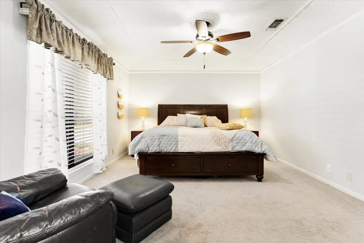 Single Family Residence For Sale in Grayson County , 110 Bois D Arc Street, Tom Bean, Texas 75491, 4 Bedroom, 3 Bathroom, 2 Garage spaces, 2,446 Sqft, built in 1976, mls#21345690, Real Estate Agent in Tom Bean, Homes For Sale in Grayson county, Homes For Sale in Tom Bean, Realtor in Tom Bean Texas, Real Estate Brokerage Independent Realty Texas, Luminita Cordes Realtor