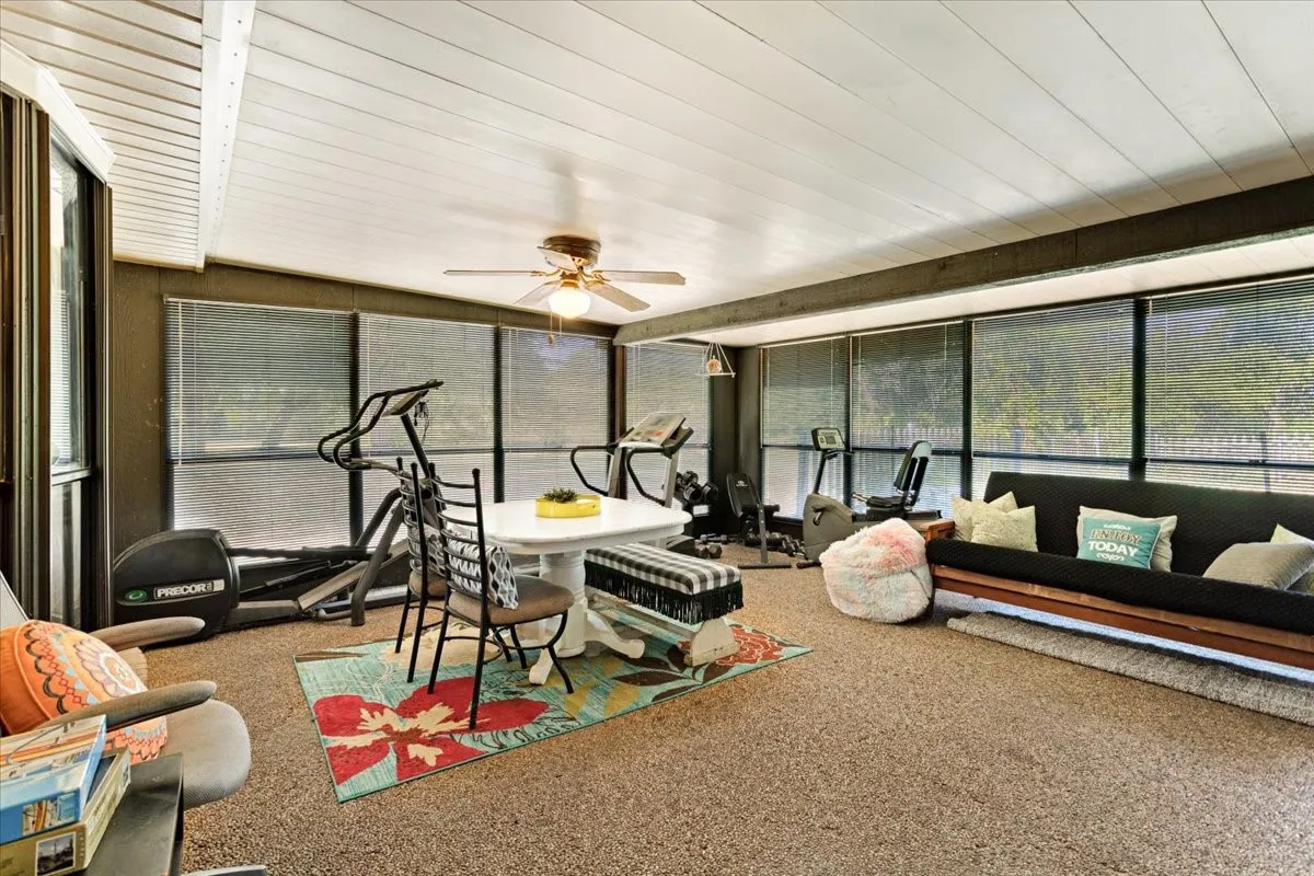 Single Family Residence For Sale in Grayson County , 110 Bois D Arc Street, Tom Bean, Texas 75491, 4 Bedroom, 3 Bathroom, 2 Garage spaces, 2,446 Sqft, built in 1976, mls#21345690, Real Estate Agent in Tom Bean, Homes For Sale in Grayson county, Homes For Sale in Tom Bean, Realtor in Tom Bean Texas, Real Estate Brokerage Independent Realty Texas, Luminita Cordes Realtor