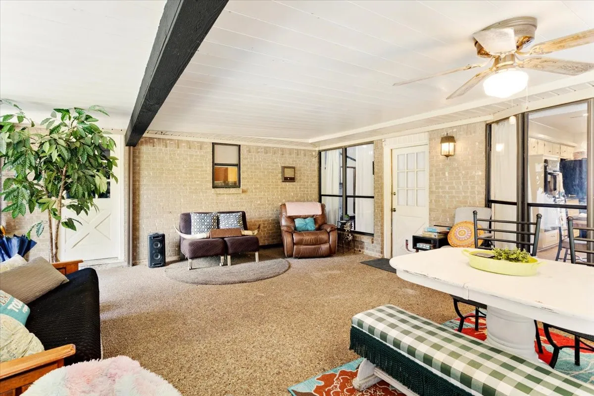 Single Family Residence For Sale in Grayson County , 110 Bois D Arc Street, Tom Bean, Texas 75491, 4 Bedroom, 3 Bathroom, 2 Garage spaces, 2,446 Sqft, built in 1976, mls#21345690, Real Estate Agent in Tom Bean, Homes For Sale in Grayson county, Homes For Sale in Tom Bean, Realtor in Tom Bean Texas, Real Estate Brokerage Independent Realty Texas, Luminita Cordes Realtor