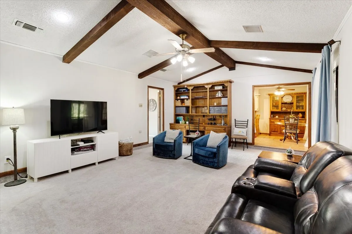 Single Family Residence For Sale in Grayson County , 110 Bois D Arc Street, Tom Bean, Texas 75491, 4 Bedroom, 3 Bathroom, 2 Garage spaces, 2,446 Sqft, built in 1976, mls#21345690, Real Estate Agent in Tom Bean, Homes For Sale in Grayson county, Homes For Sale in Tom Bean, Realtor in Tom Bean Texas, Real Estate Brokerage Independent Realty Texas, Luminita Cordes Realtor