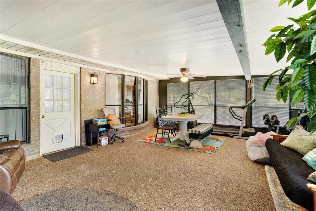 Single Family Residence For Sale in Grayson County , 110 Bois D Arc Street, Tom Bean, Texas 75491, 4 Bedroom, 3 Bathroom, 2 Garage spaces, 2,446 Sqft, built in 1976, mls#21345690, Real Estate Agent in Tom Bean, Homes For Sale in Grayson county, Homes For Sale in Tom Bean, Realtor in Tom Bean Texas, Real Estate Brokerage Independent Realty Texas, Luminita Cordes Realtor