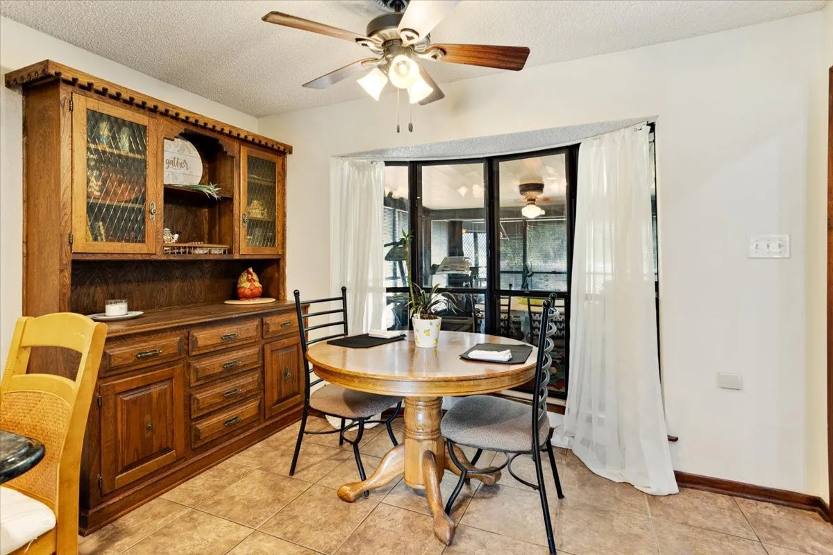 Single Family Residence For Sale in Grayson County , 110 Bois D Arc Street, Tom Bean, Texas 75491, 4 Bedroom, 3 Bathroom, 2 Garage spaces, 2,446 Sqft, built in 1976, mls#21345690, Real Estate Agent in Tom Bean, Homes For Sale in Grayson county, Homes For Sale in Tom Bean, Realtor in Tom Bean Texas, Real Estate Brokerage Independent Realty Texas, Luminita Cordes Realtor