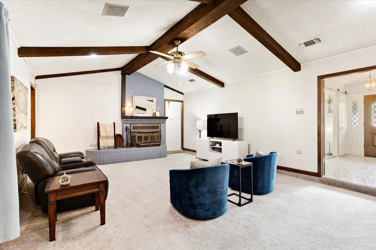 Single Family Residence For Sale in Grayson County , 110 Bois D Arc Street, Tom Bean, Texas 75491, 4 Bedroom, 3 Bathroom, 2 Garage spaces, 2,446 Sqft, built in 1976, mls#21345690, Real Estate Agent in Tom Bean, Homes For Sale in Grayson county, Homes For Sale in Tom Bean, Realtor in Tom Bean Texas, Real Estate Brokerage Independent Realty Texas, Luminita Cordes Realtor