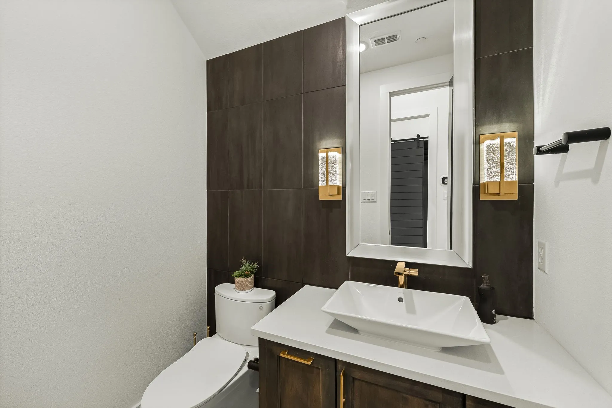 Single Family Residence For Sale in Denton County , 5711 Edmonton Avenue, Frisco, Texas 75034, 5 Bedroom, 8 Bathroom, 3 Garage spaces, 5,655 Sqft, built in 2020, mls#21354179, Real Estate Agent in Frisco, Homes For Sale in Denton county, Homes For Sale in Frisco, Realtor in Frisco Texas, Real Estate Brokerage Independent Realty Texas, Luminita Cordes Realtor