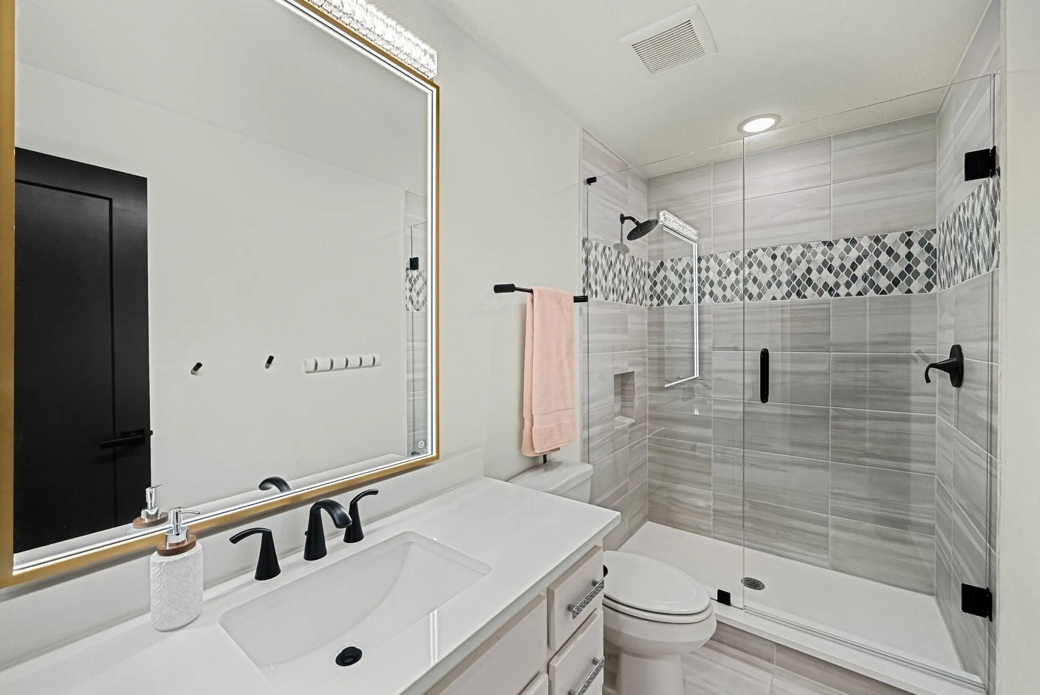 Single Family Residence For Sale in Denton County , 5711 Edmonton Avenue, Frisco, Texas 75034, 5 Bedroom, 8 Bathroom, 3 Garage spaces, 5,655 Sqft, built in 2020, mls#21354179, Real Estate Agent in Frisco, Homes For Sale in Denton county, Homes For Sale in Frisco, Realtor in Frisco Texas, Real Estate Brokerage Independent Realty Texas, Luminita Cordes Realtor