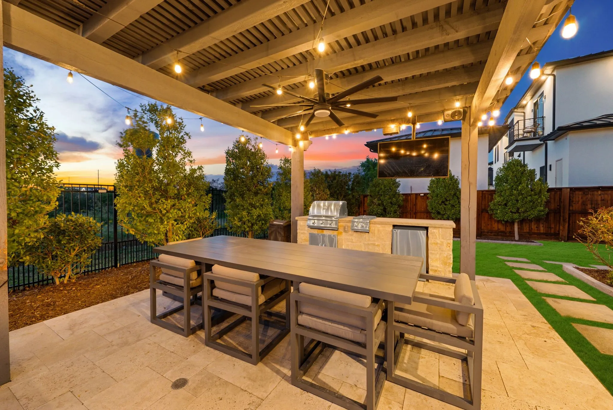 Single Family Residence For Sale in Denton County , 5711 Edmonton Avenue, Frisco, Texas 75034, 5 Bedroom, 8 Bathroom, 3 Garage spaces, 5,655 Sqft, built in 2020, mls#21354179, Real Estate Agent in Frisco, Homes For Sale in Denton county, Homes For Sale in Frisco, Realtor in Frisco Texas, Real Estate Brokerage Independent Realty Texas, Luminita Cordes Realtor