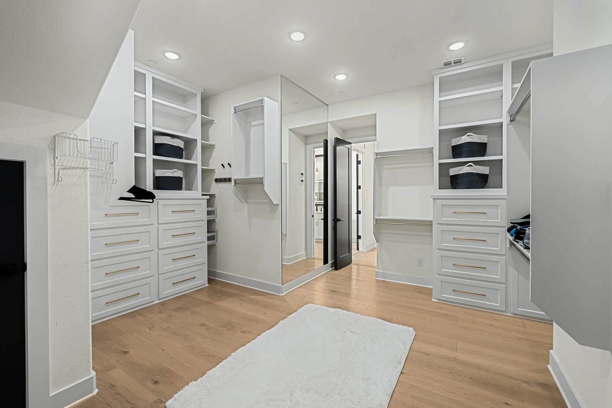 Single Family Residence For Sale in Denton County , 5711 Edmonton Avenue, Frisco, Texas 75034, 5 Bedroom, 8 Bathroom, 3 Garage spaces, 5,655 Sqft, built in 2020, mls#21354179, Real Estate Agent in Frisco, Homes For Sale in Denton county, Homes For Sale in Frisco, Realtor in Frisco Texas, Real Estate Brokerage Independent Realty Texas, Luminita Cordes Realtor